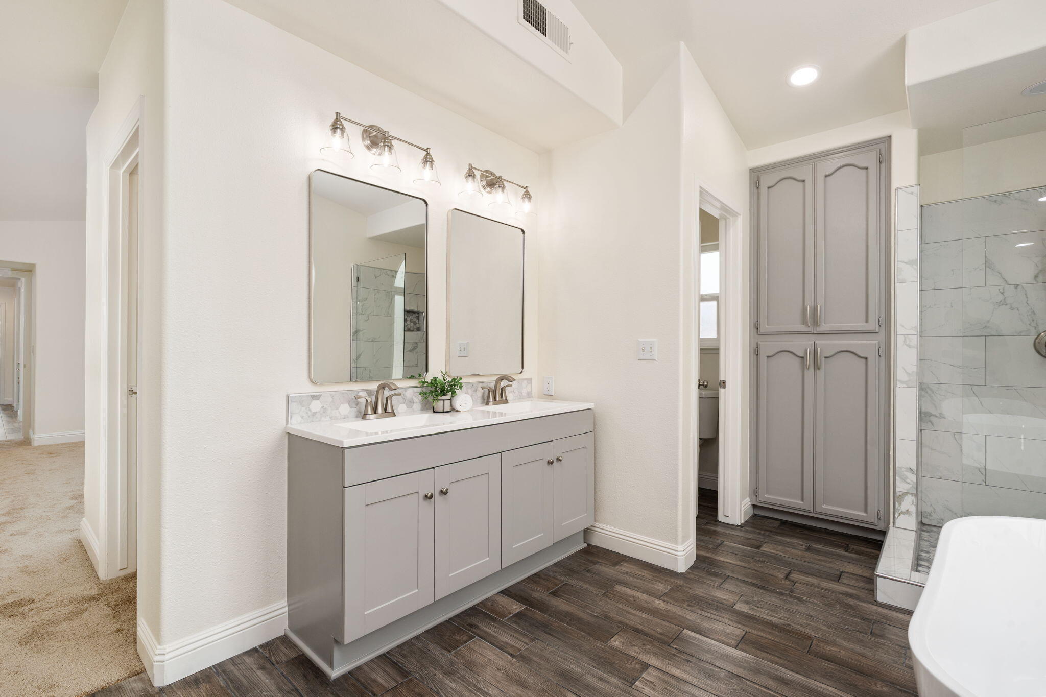 2371 Sophia Ln, Kingsburg, CA 93631