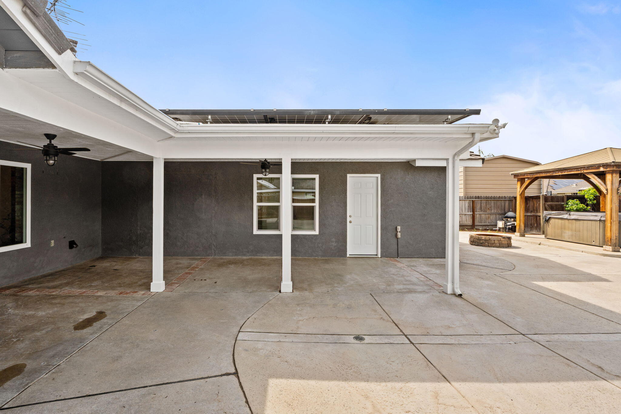 2371 Sophia Ln, Kingsburg, CA 93631