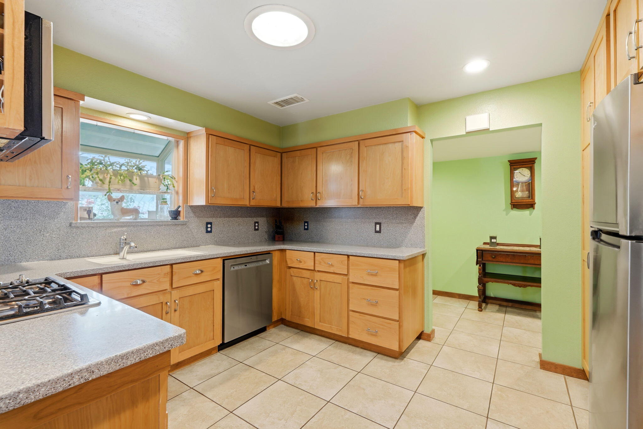 3205 W Cypress Ave, Visalia, CA 93277