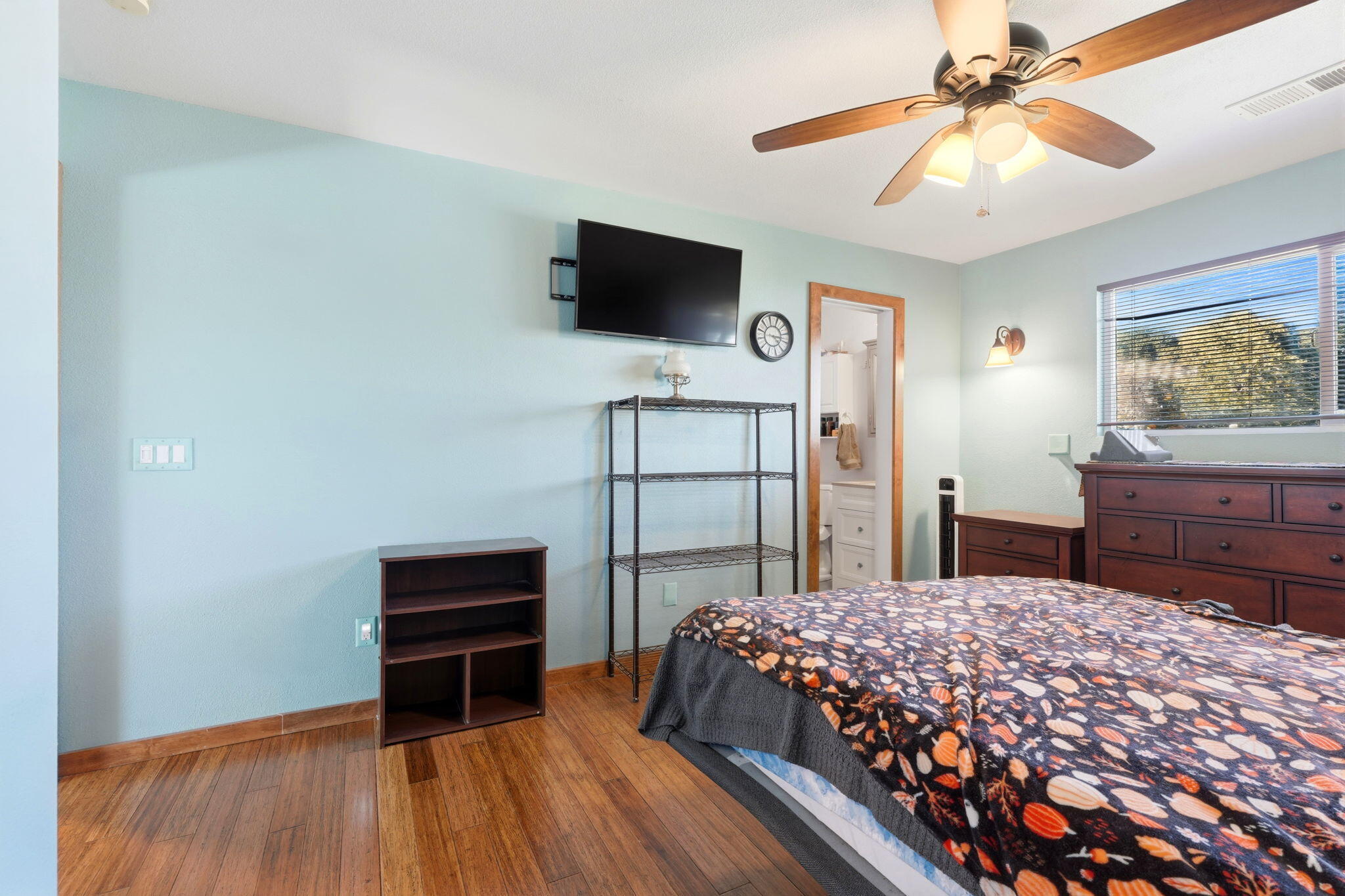 3205 W Cypress Ave, Visalia, CA 93277