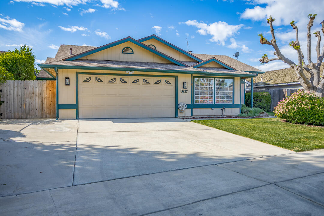 5127 W Westgate Ave, Visalia, CA 93277