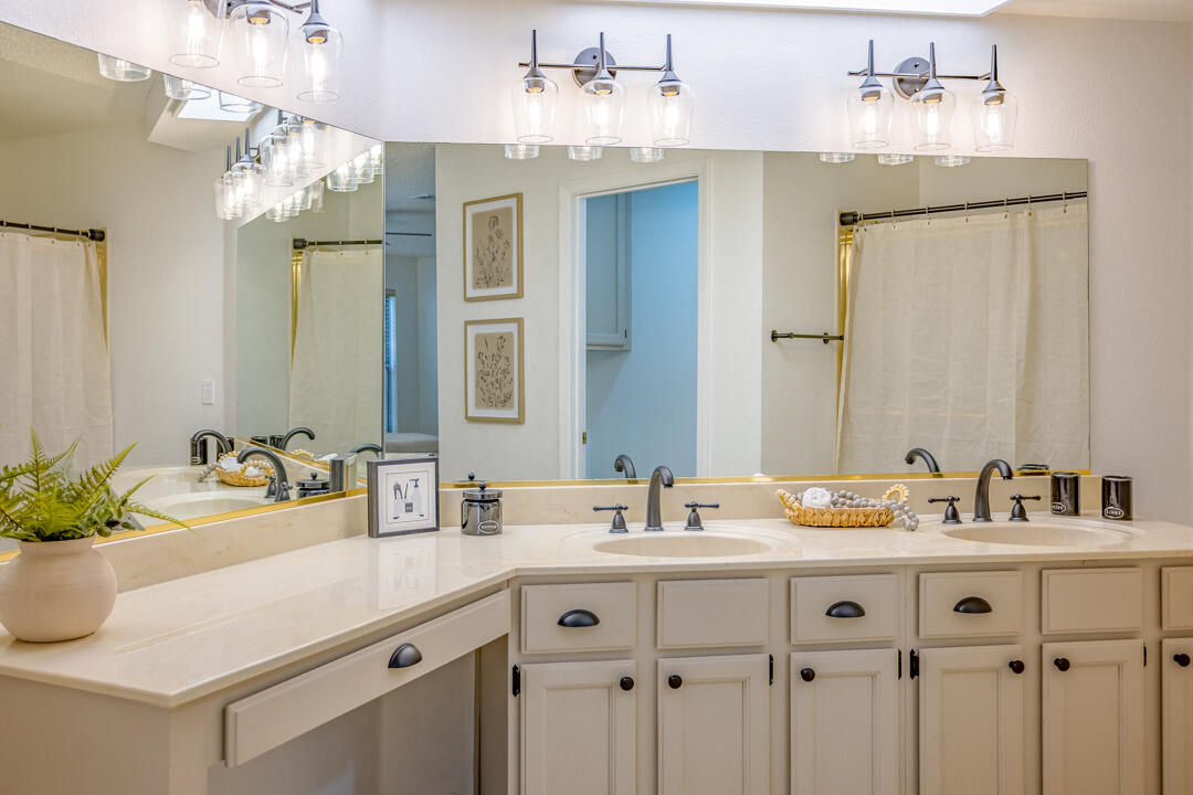 5127 W Westgate Ave, Visalia, CA 93277