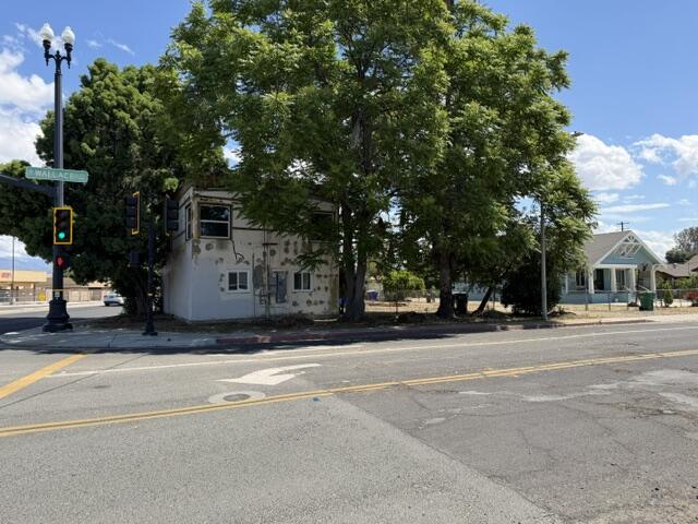 227 E Orange Ave, Porterville, CA 93257