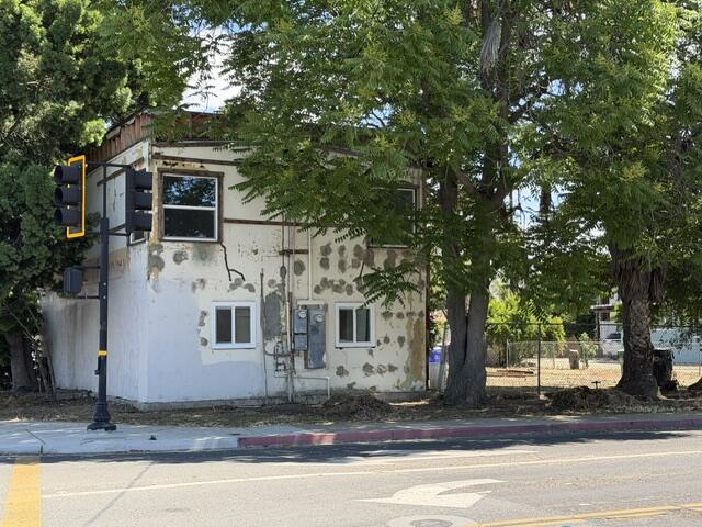 227 E Orange Ave, Porterville, CA 93257