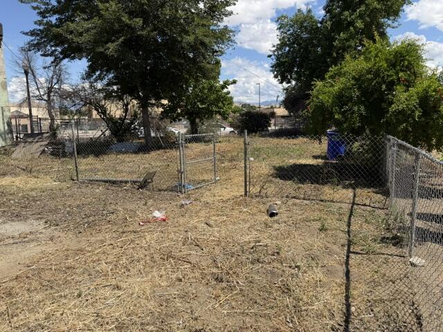 227 E Orange Ave, Porterville, CA 93257