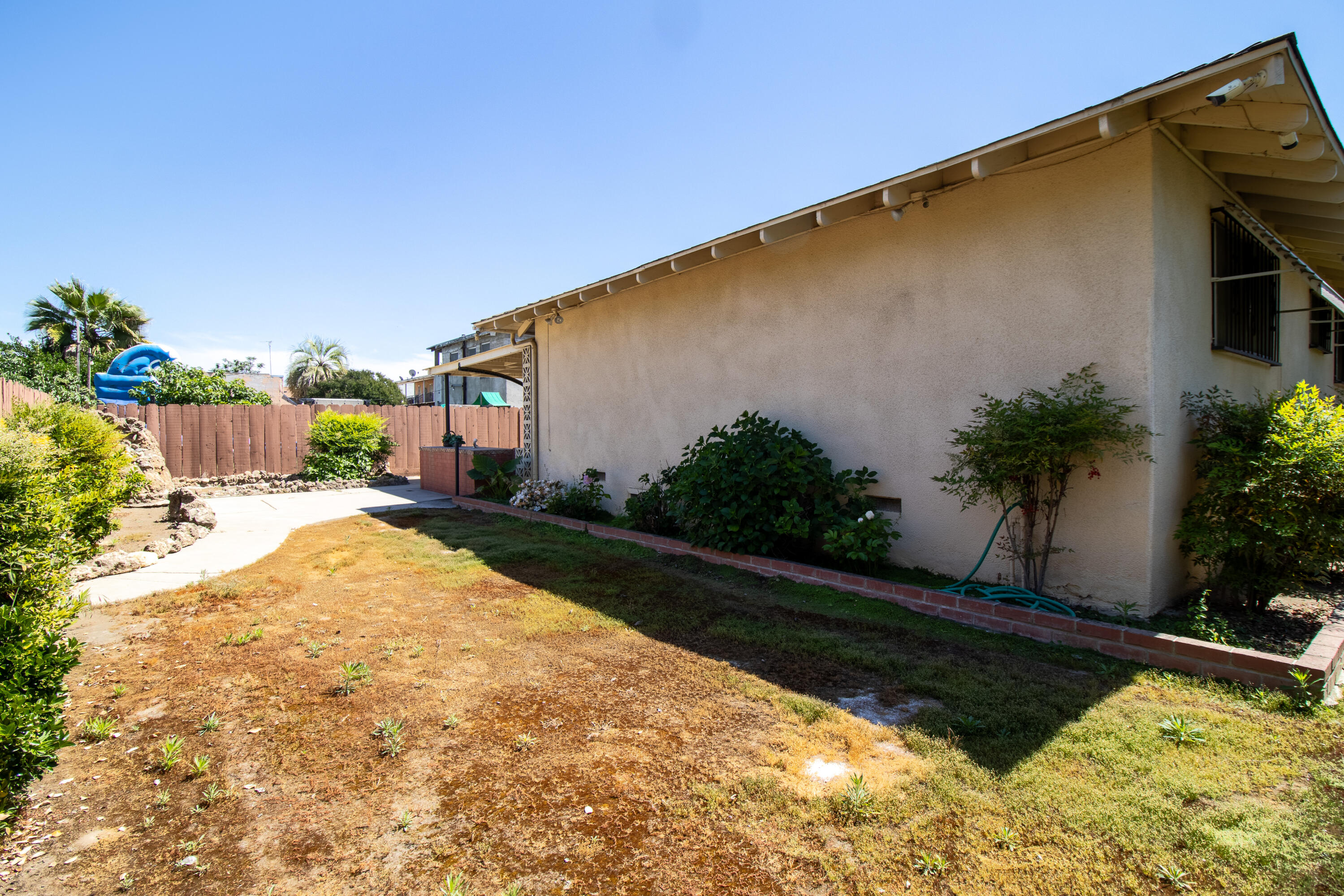 674 W Putnam Ave, Porterville, CA 93257