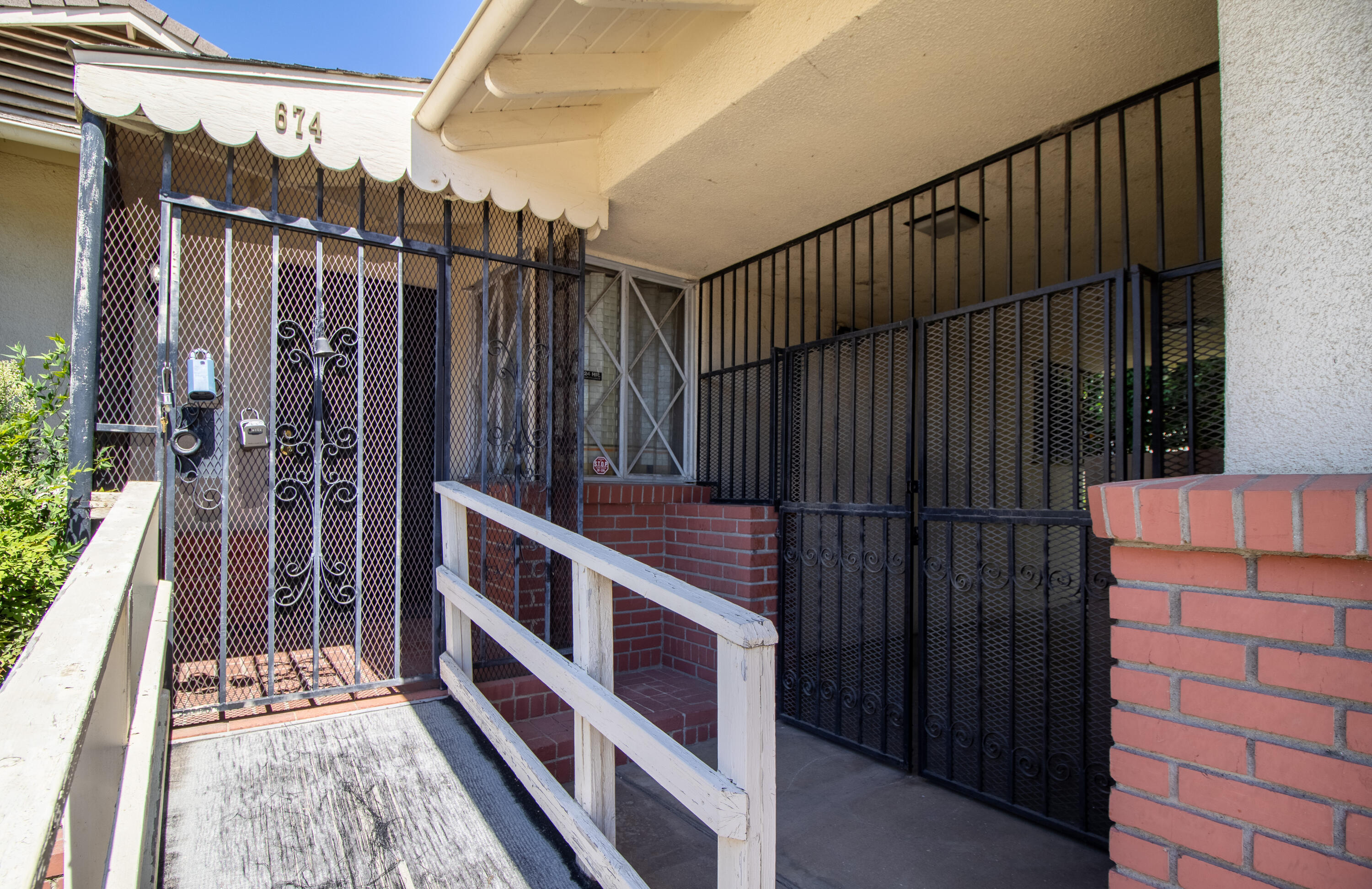 674 W Putnam Ave, Porterville, CA 93257