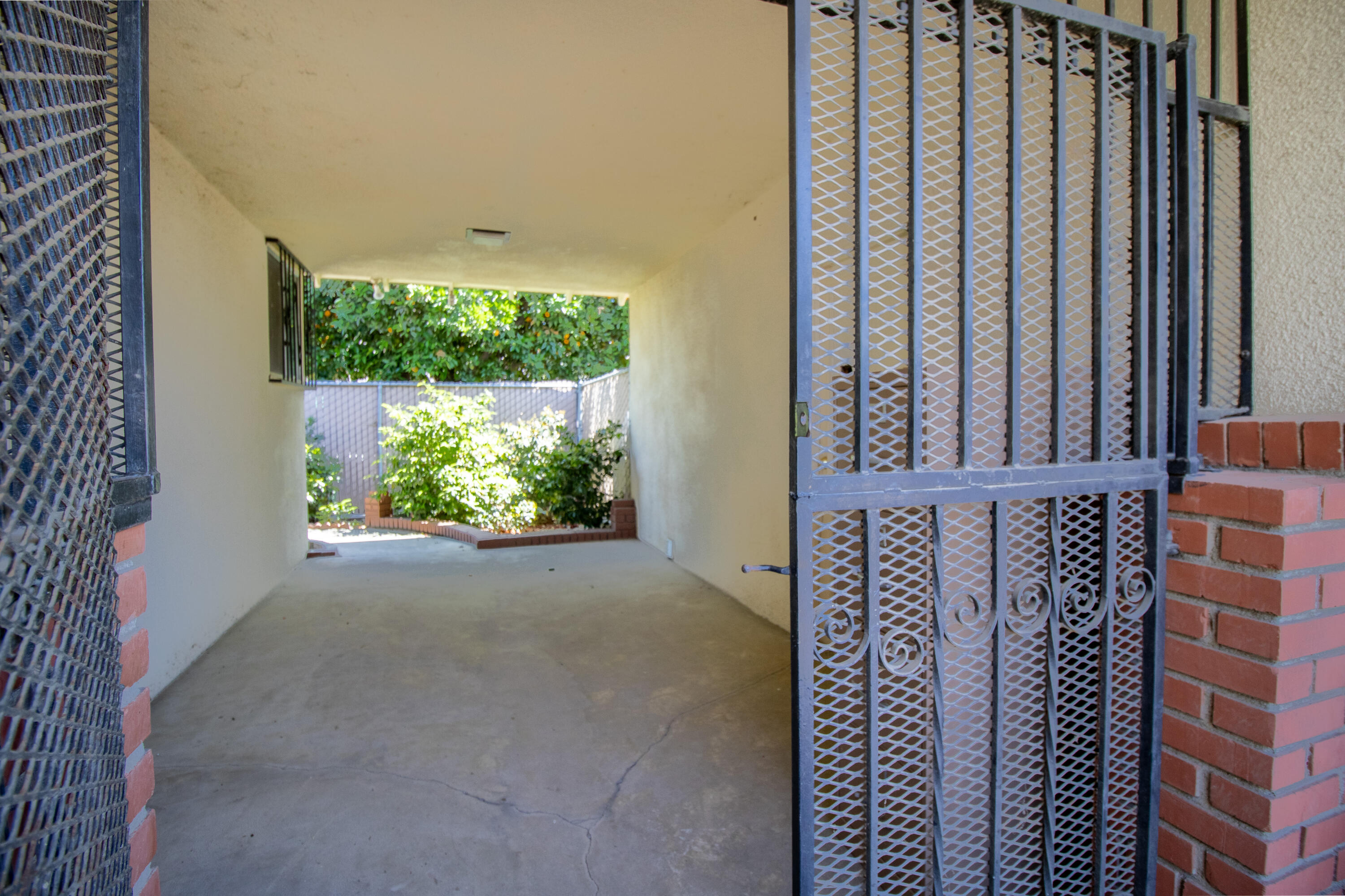 674 W Putnam Ave, Porterville, CA 93257