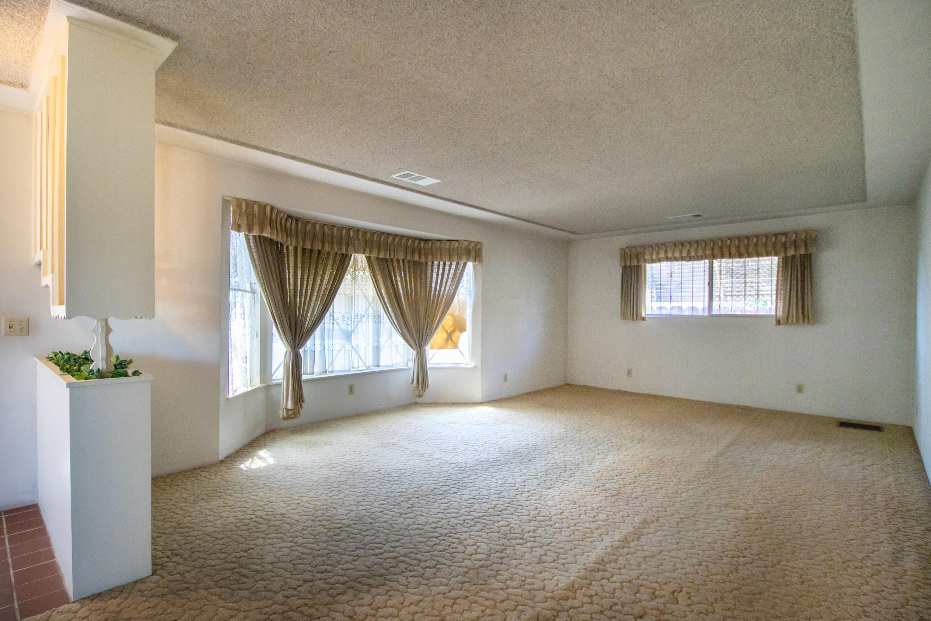 674 W Putnam Ave, Porterville, CA 93257