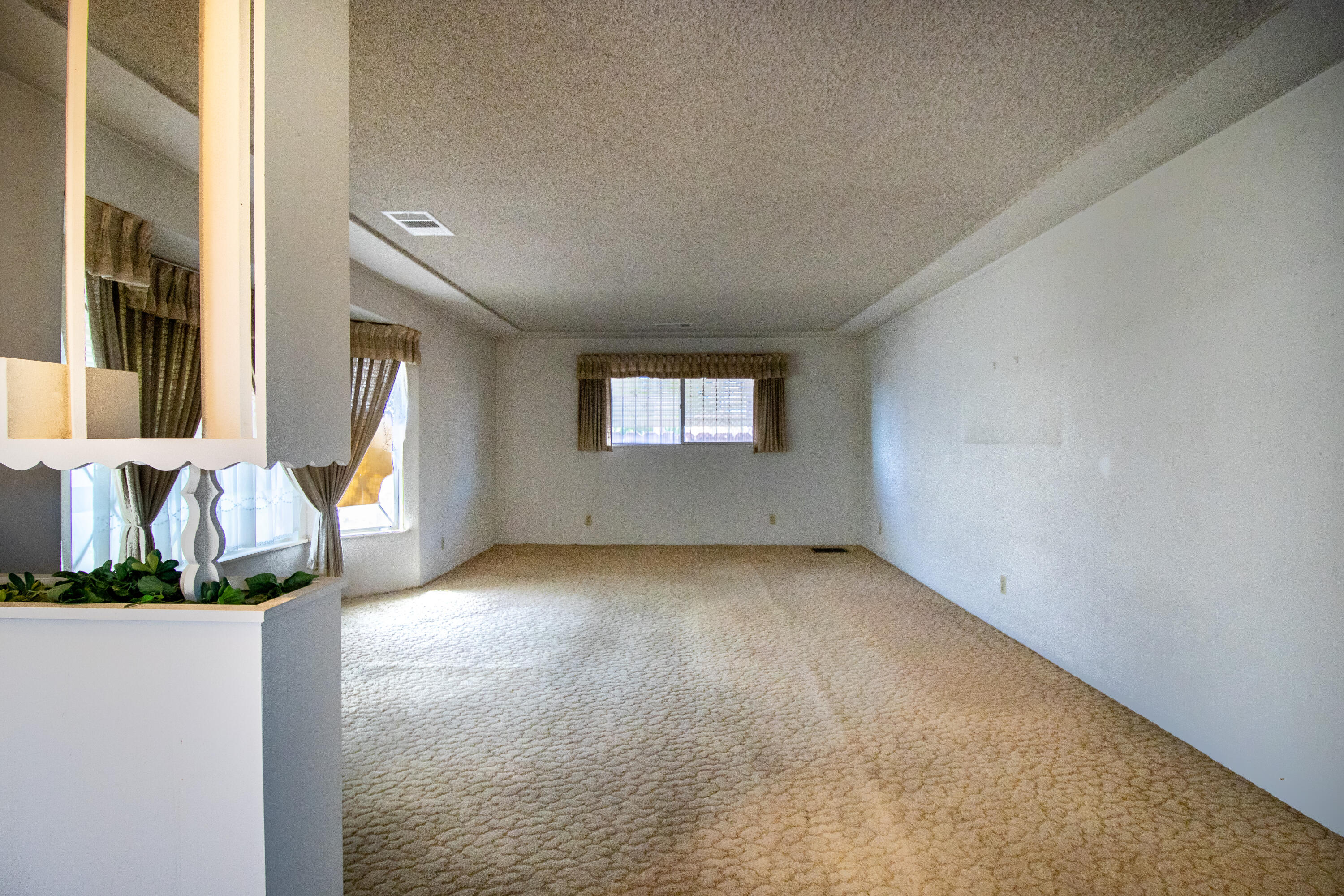 674 W Putnam Ave, Porterville, CA 93257