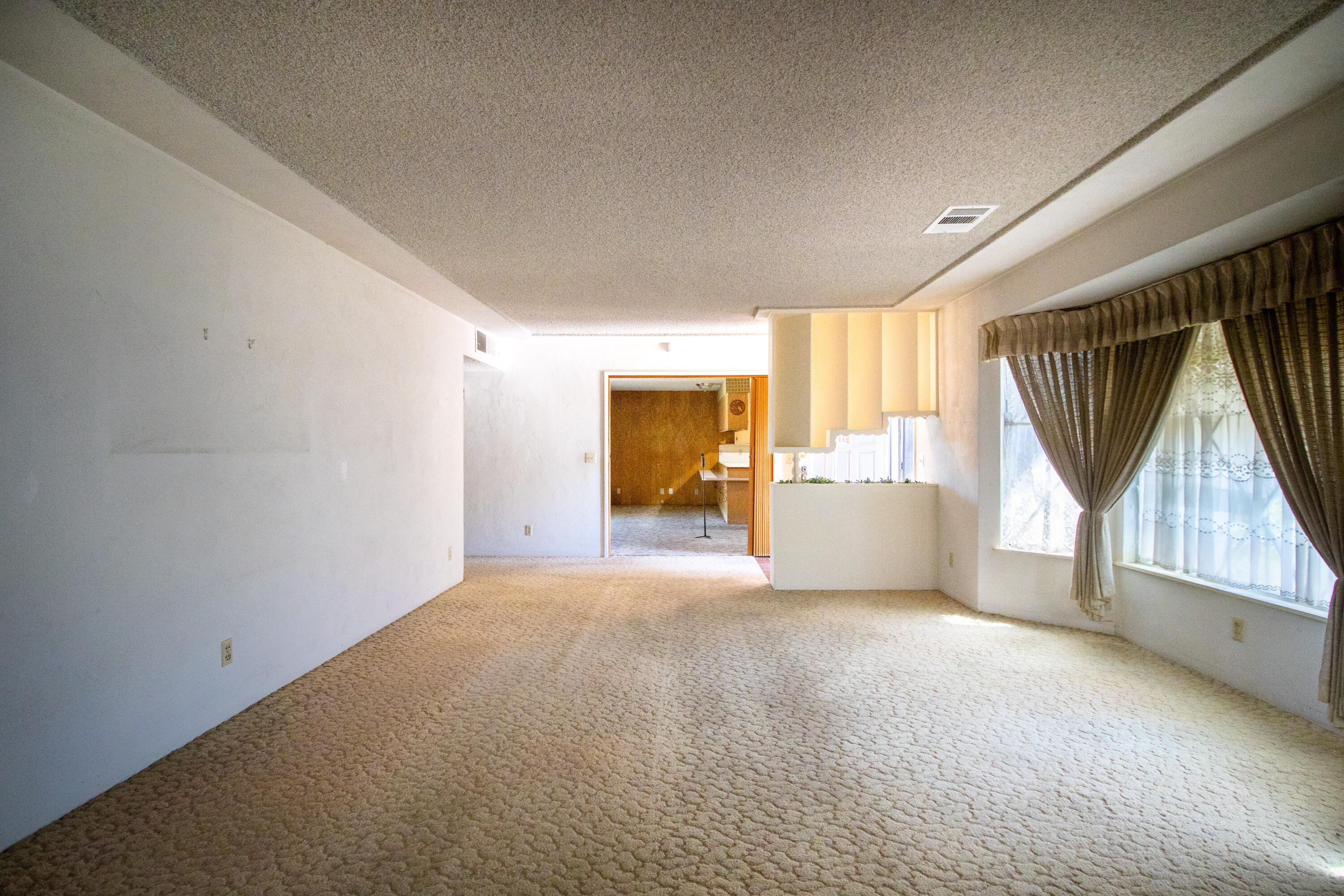 674 W Putnam Ave, Porterville, CA 93257