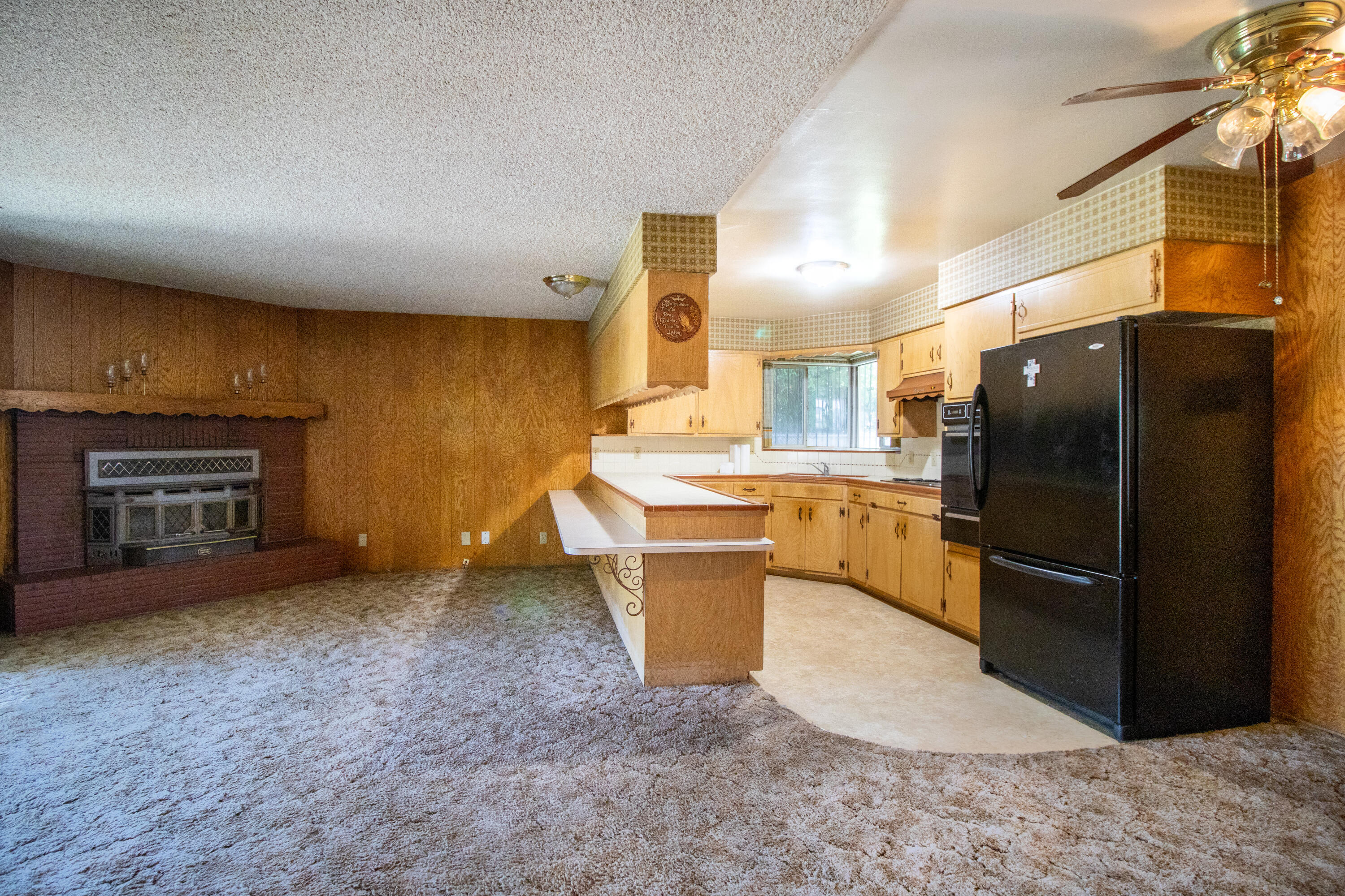 674 W Putnam Ave, Porterville, CA 93257