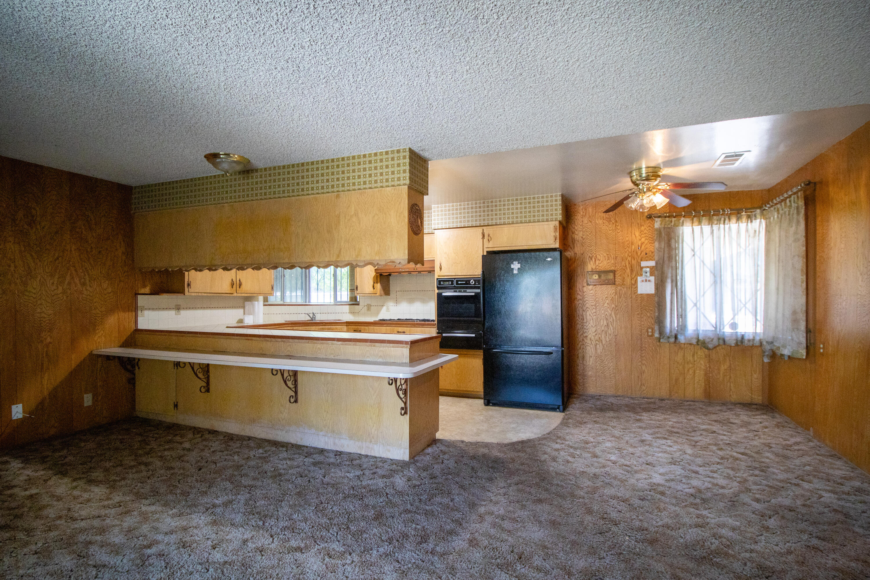 674 W Putnam Ave, Porterville, CA 93257