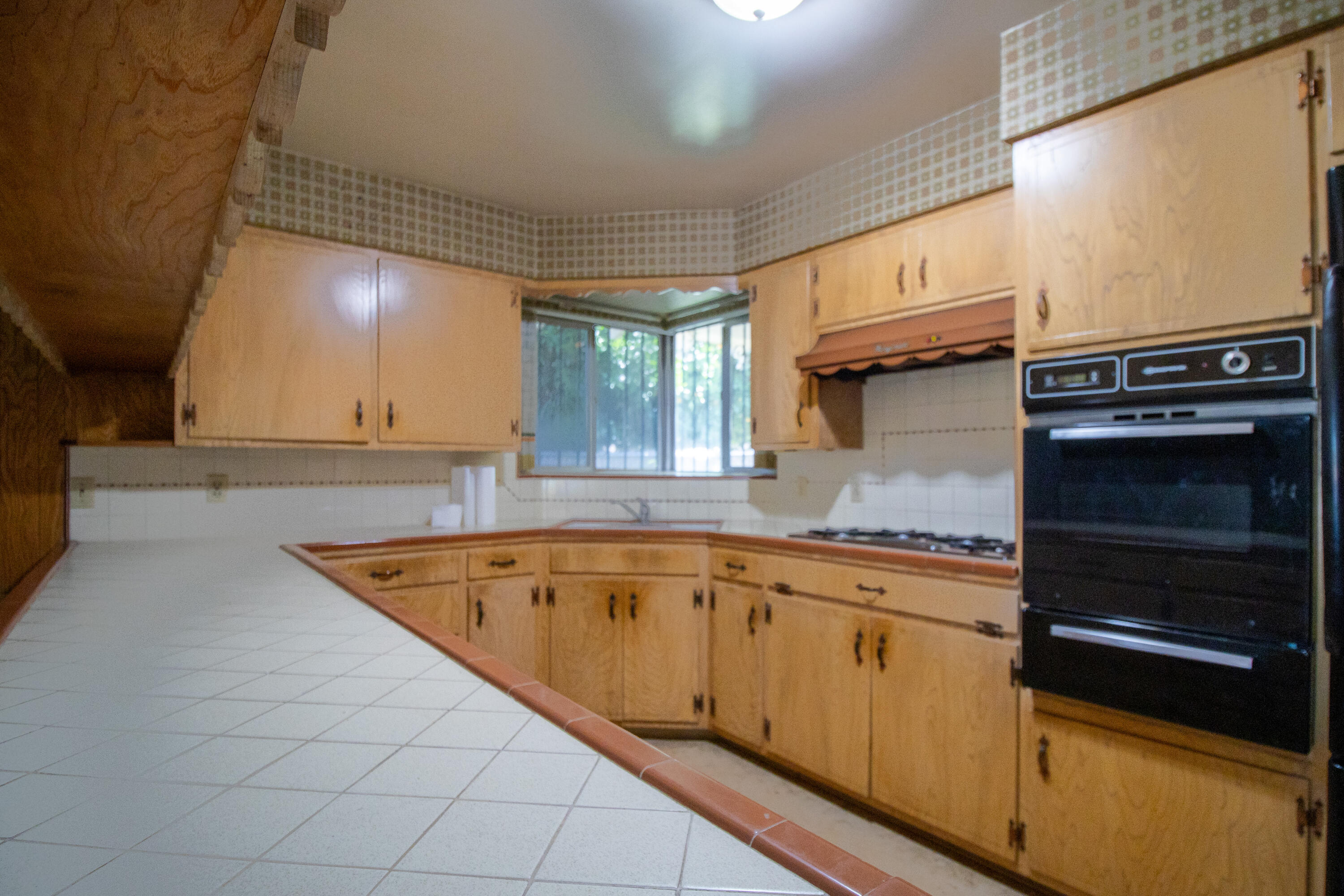 674 W Putnam Ave, Porterville, CA 93257