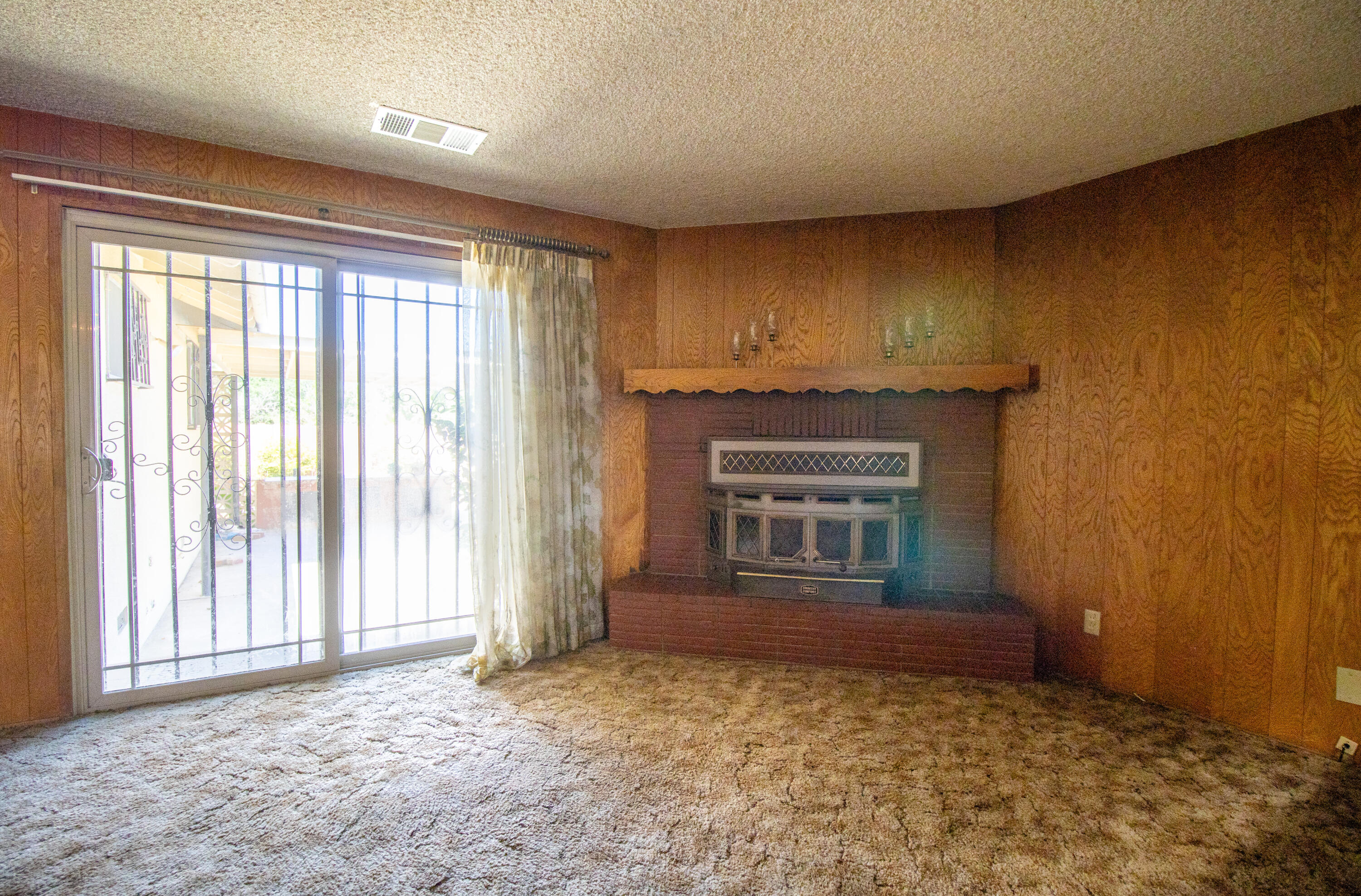 674 W Putnam Ave, Porterville, CA 93257