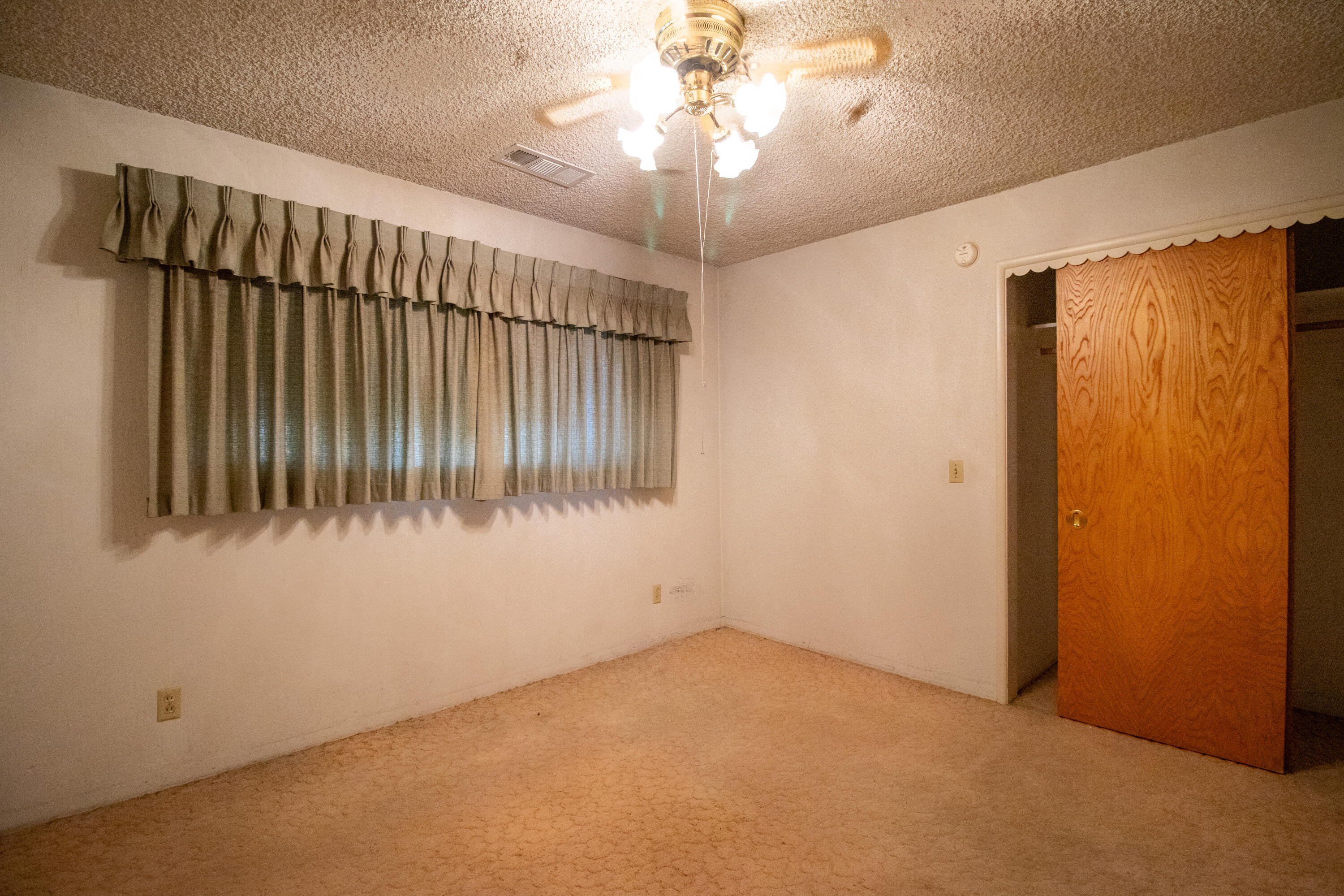 674 W Putnam Ave, Porterville, CA 93257