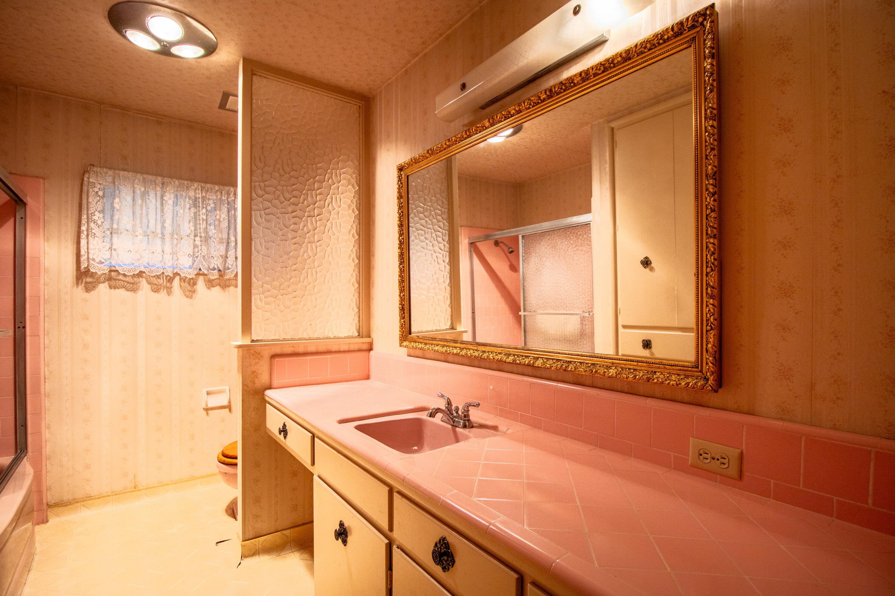 674 W Putnam Ave, Porterville, CA 93257