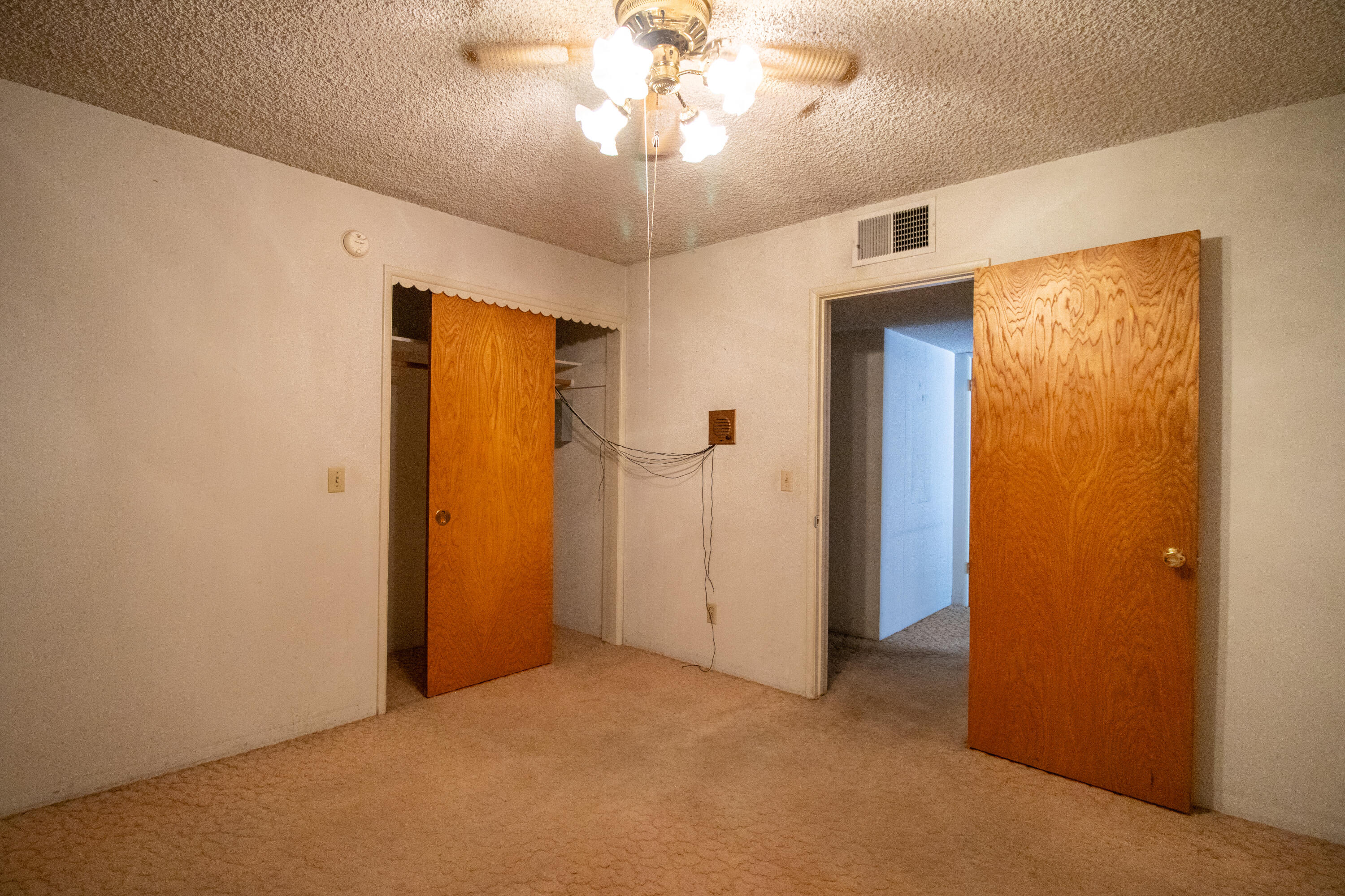 674 W Putnam Ave, Porterville, CA 93257