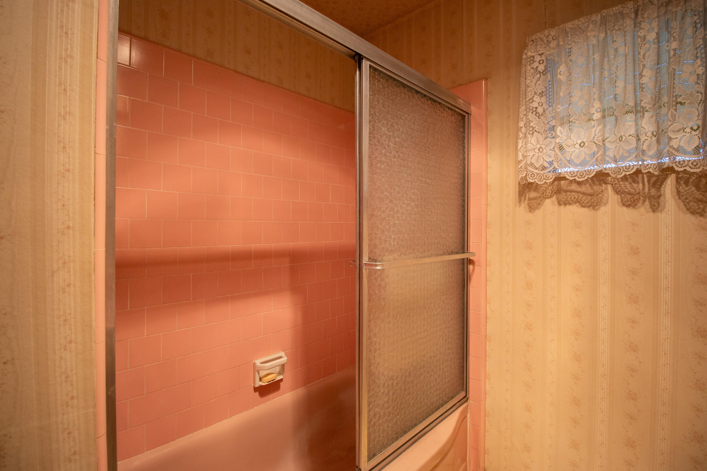 674 W Putnam Ave, Porterville, CA 93257