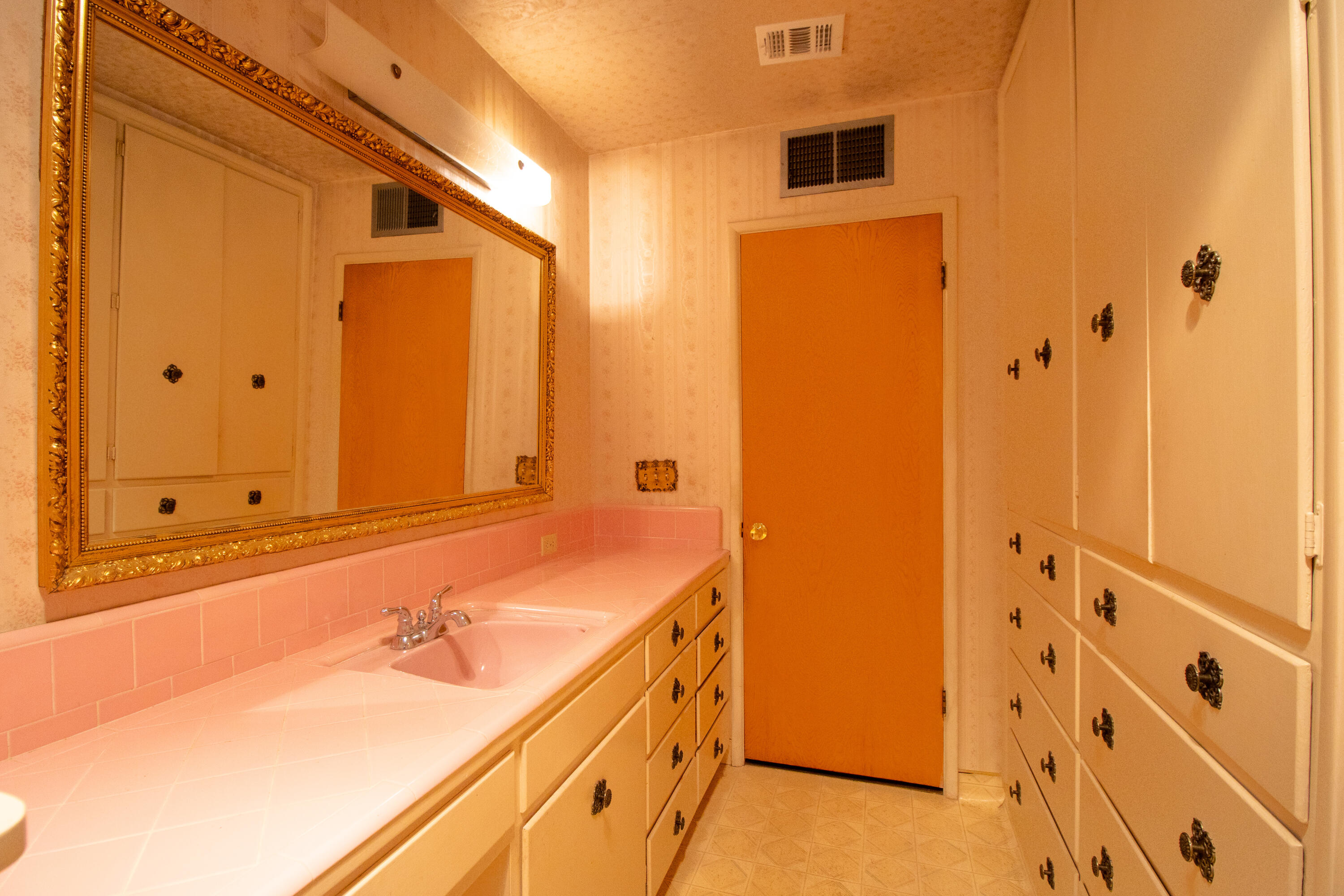 674 W Putnam Ave, Porterville, CA 93257