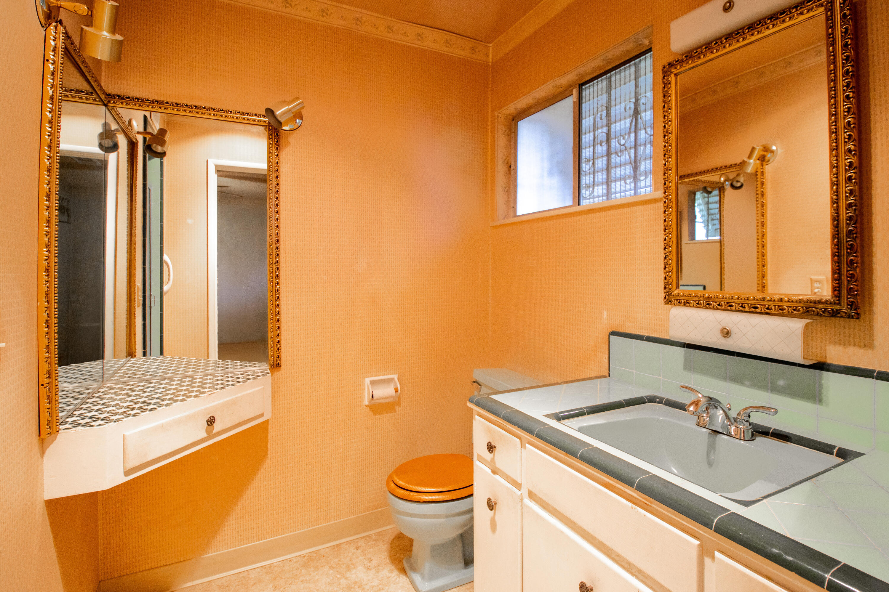 674 W Putnam Ave, Porterville, CA 93257