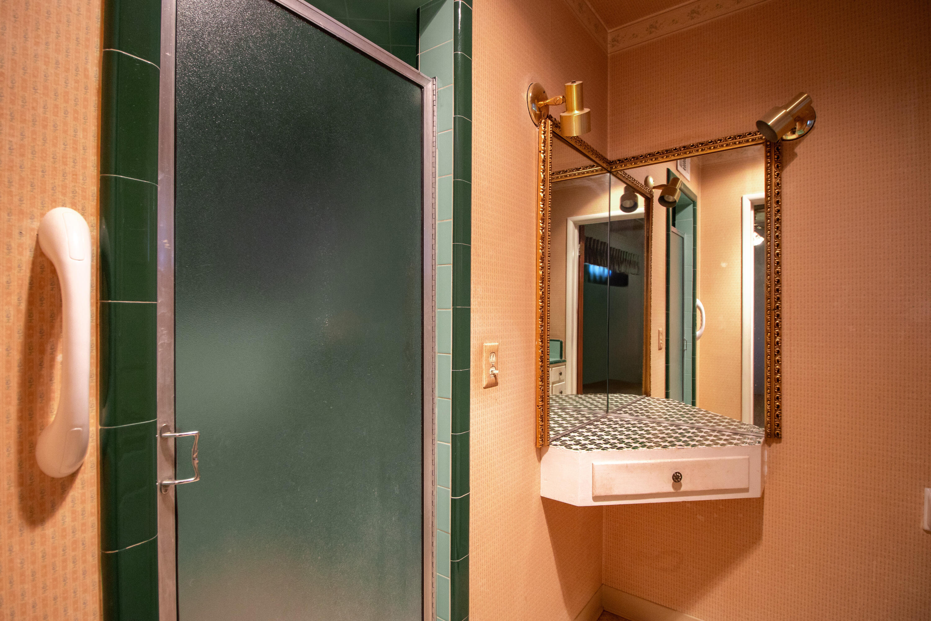 674 W Putnam Ave, Porterville, CA 93257