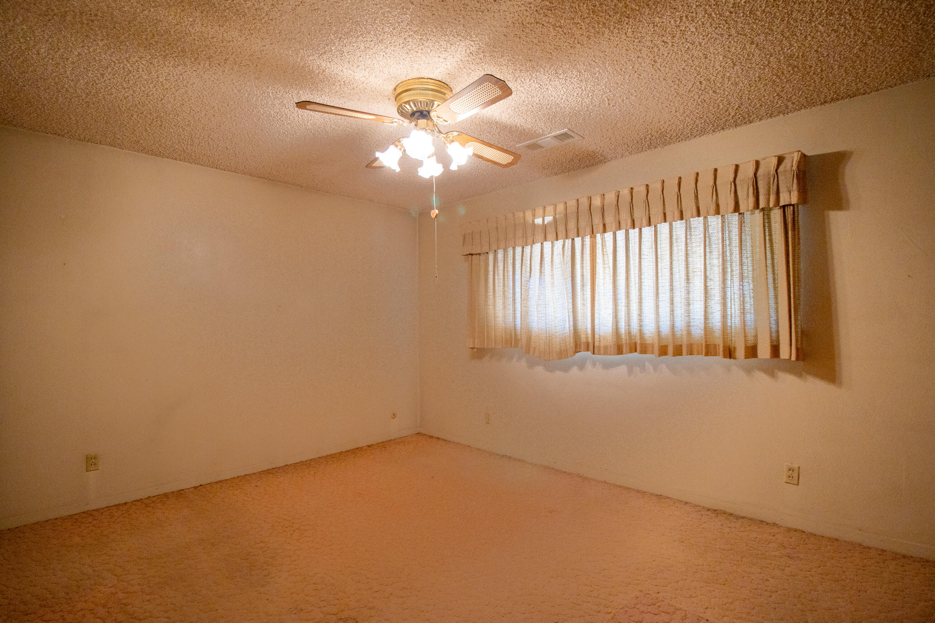 674 W Putnam Ave, Porterville, CA 93257