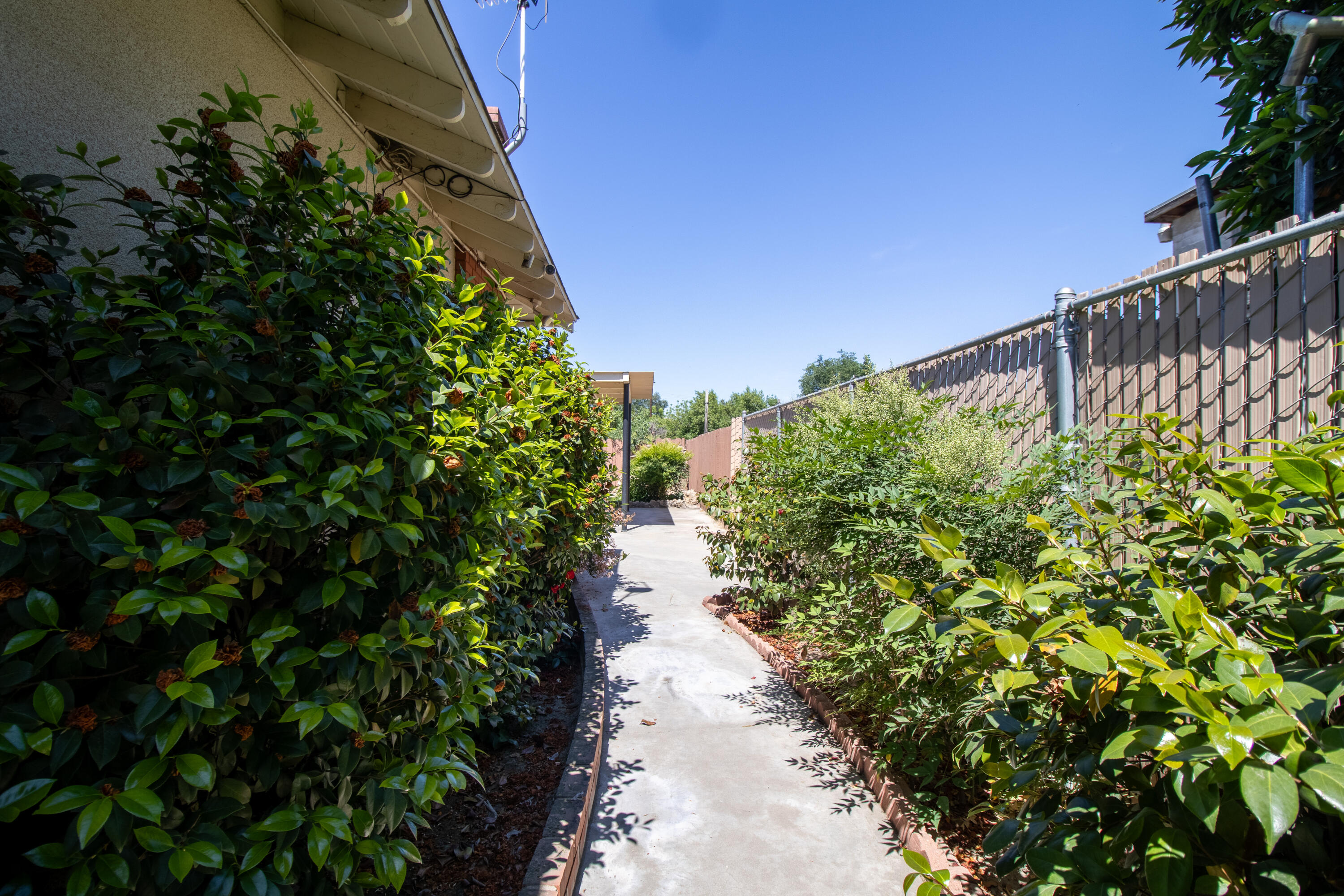 674 W Putnam Ave, Porterville, CA 93257