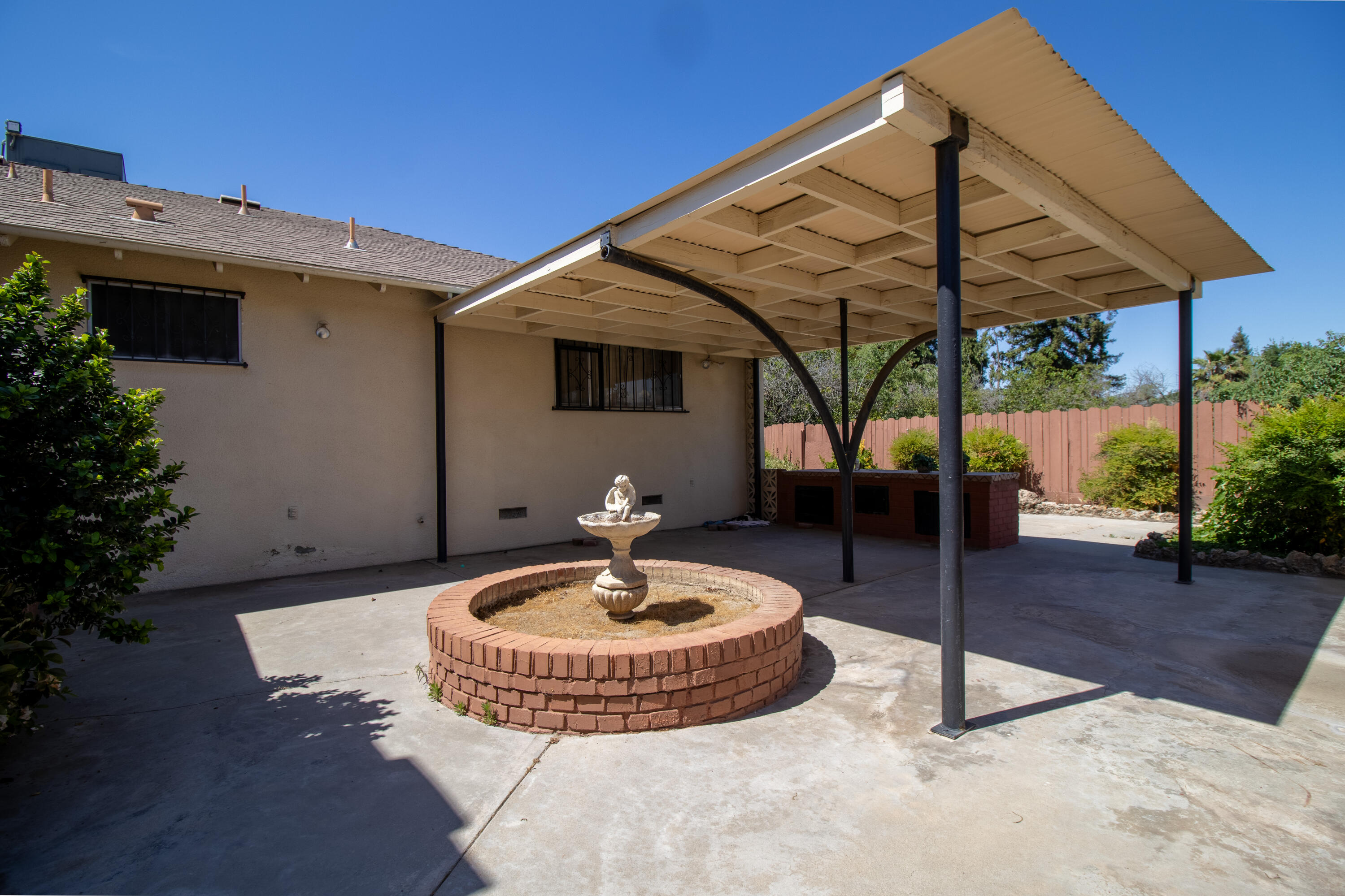 674 W Putnam Ave, Porterville, CA 93257