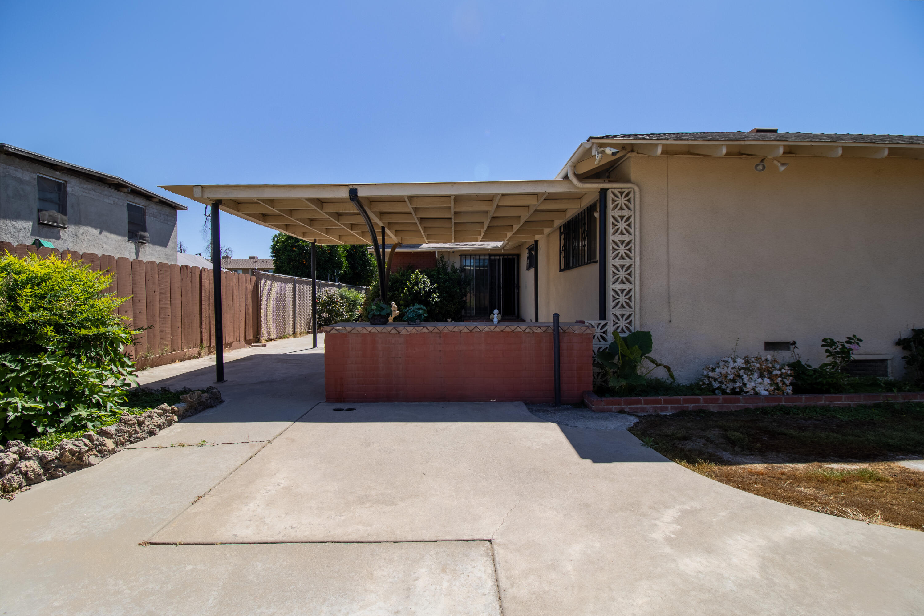 674 W Putnam Ave, Porterville, CA 93257