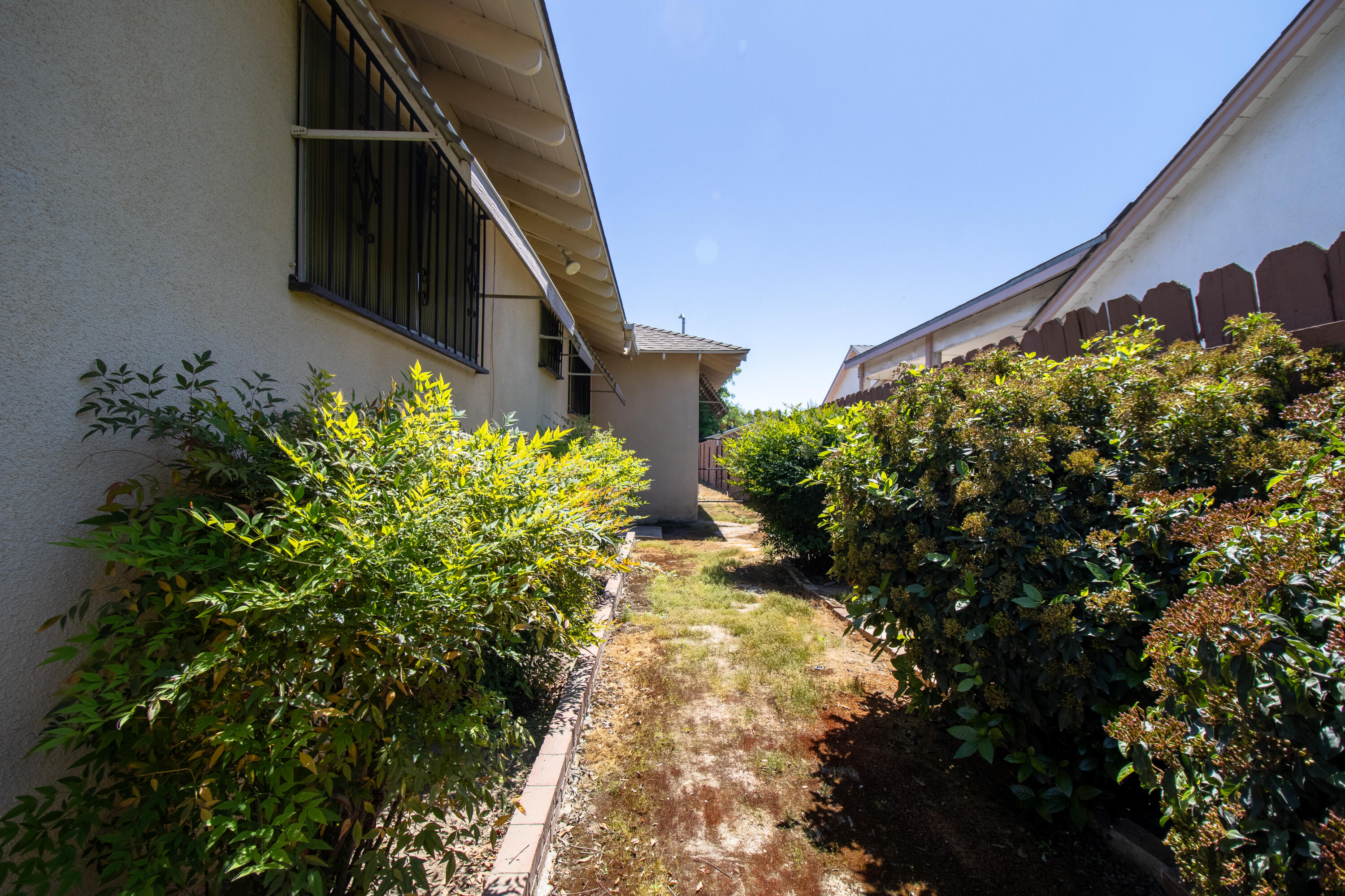 674 W Putnam Ave, Porterville, CA 93257