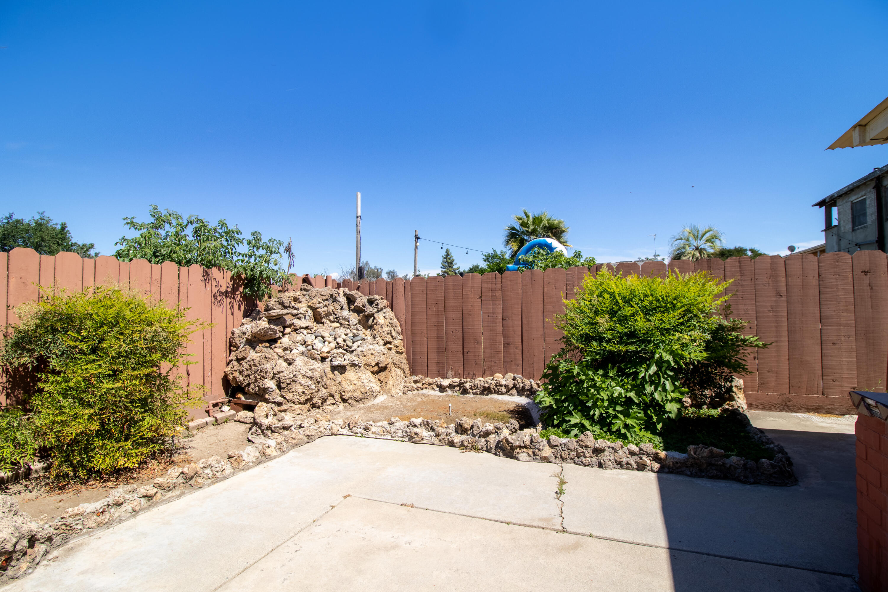 674 W Putnam Ave, Porterville, CA 93257