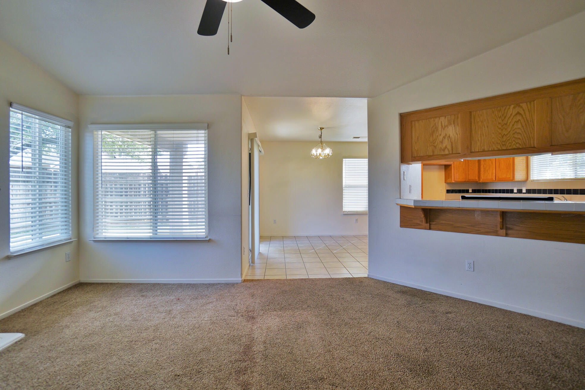 950 Geneva Dr, Lemoore, CA 93245