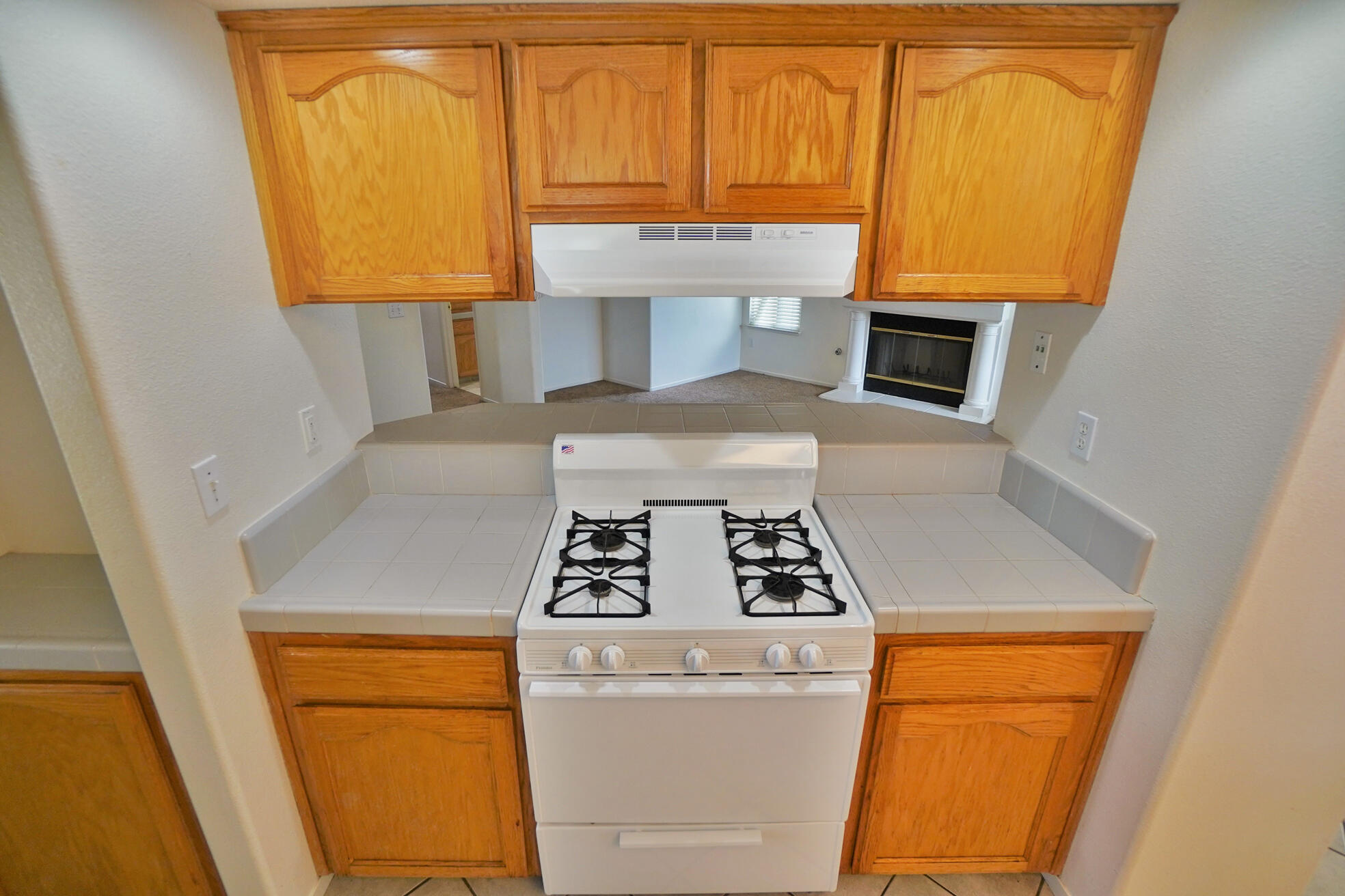 950 Geneva Dr, Lemoore, CA 93245