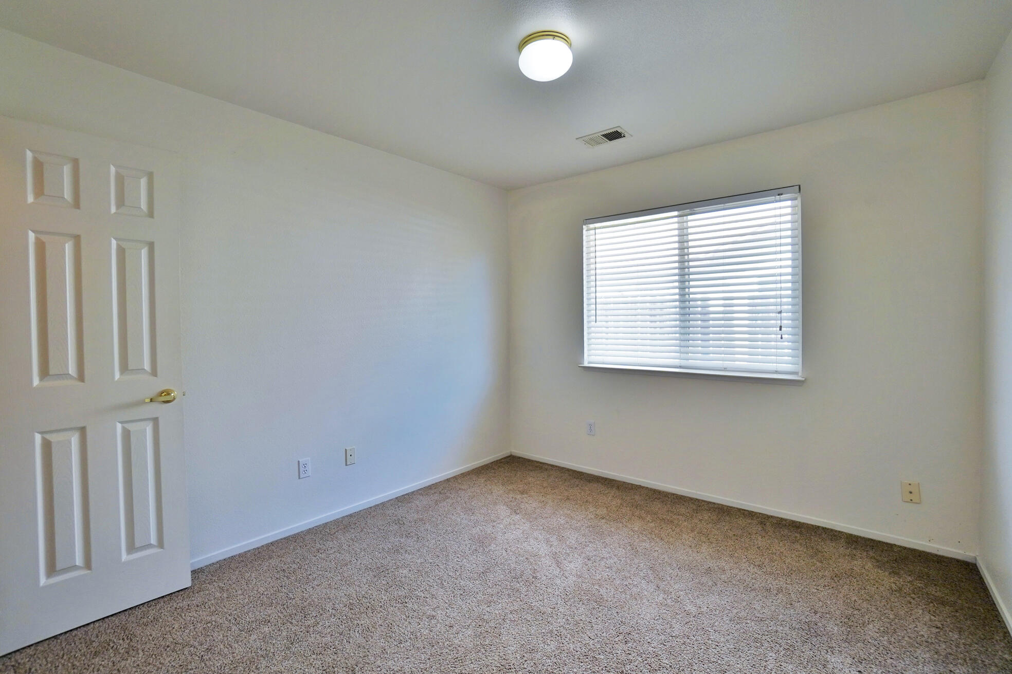 950 Geneva Dr, Lemoore, CA 93245