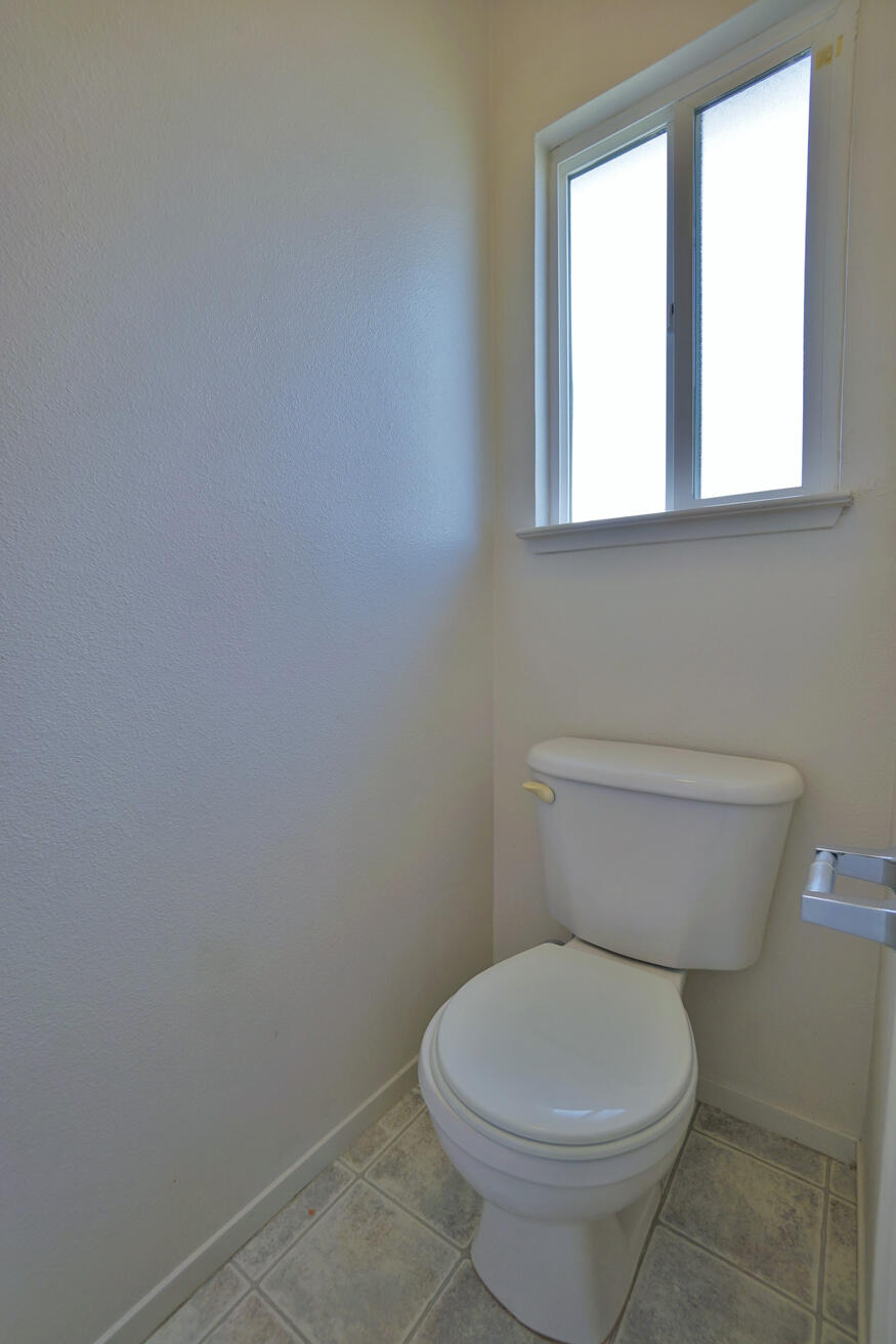 950 Geneva Dr, Lemoore, CA 93245