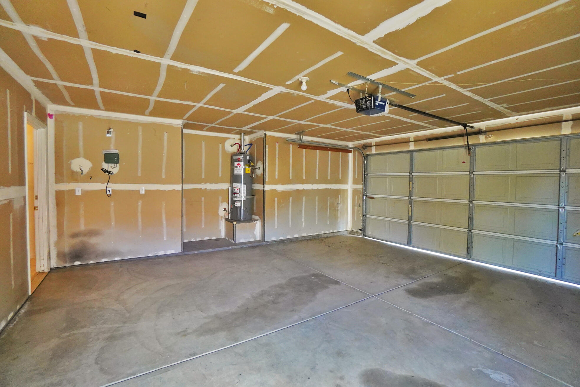 950 Geneva Dr, Lemoore, CA 93245