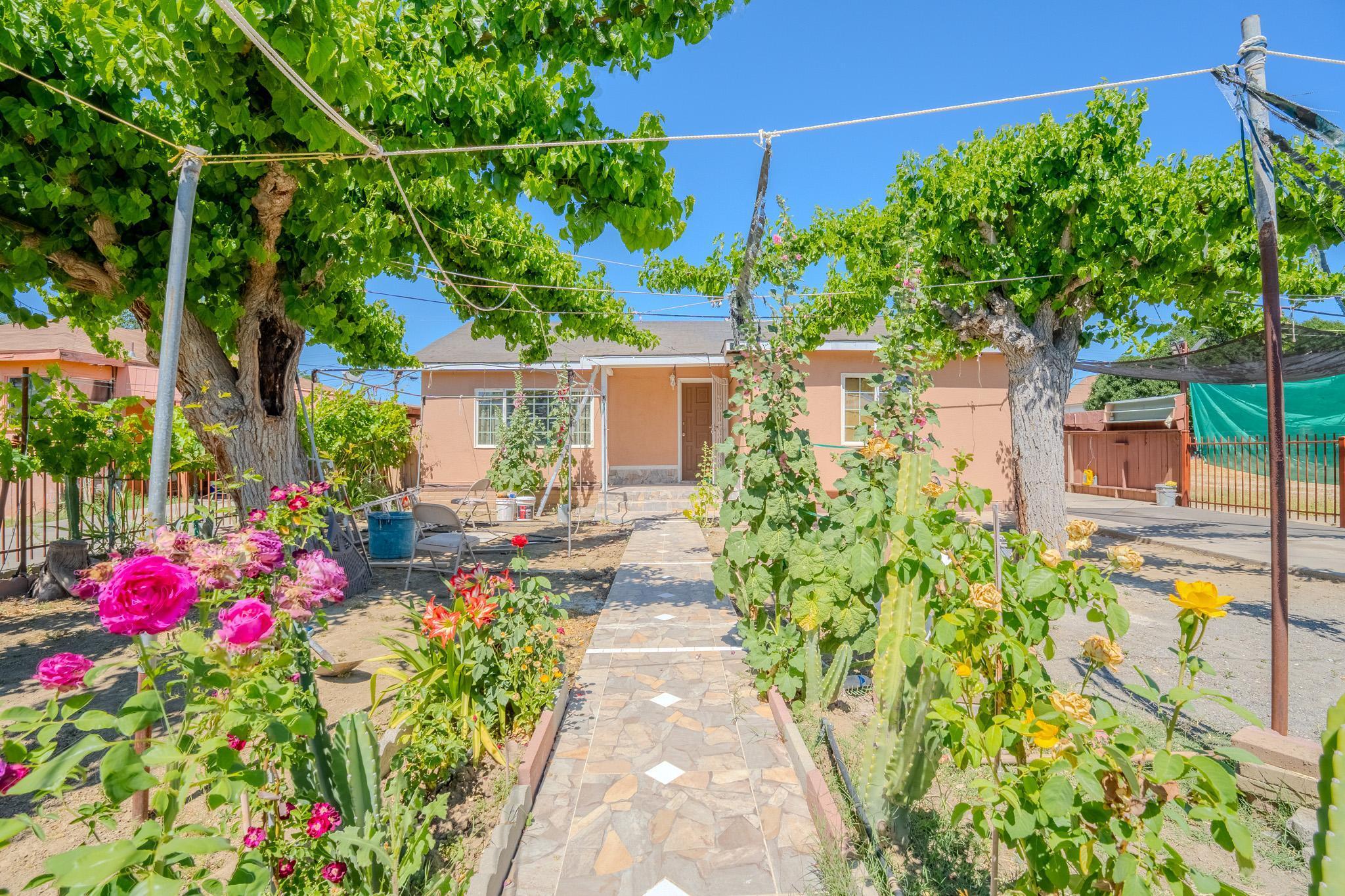 513 E Tulare St, Avenal, CA 93204