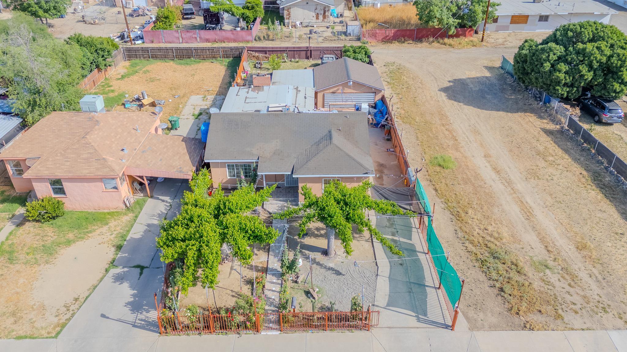 513 E Tulare St, Avenal, CA 93204