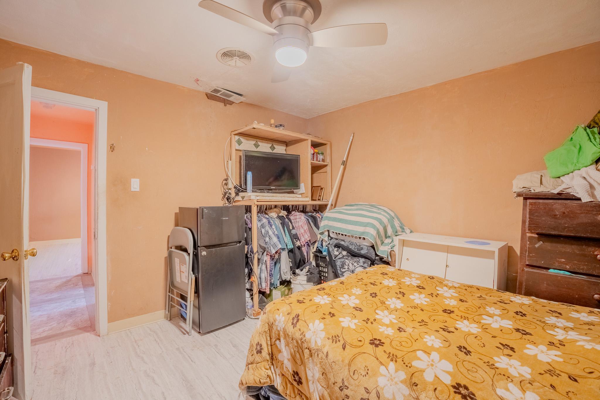 513 E Tulare St, Avenal, CA 93204