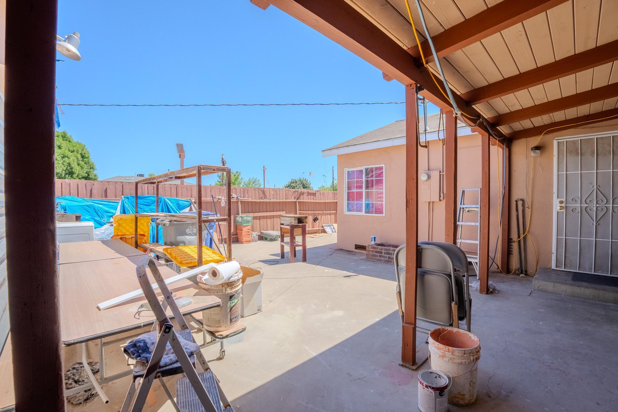 513 E Tulare St, Avenal, CA 93204