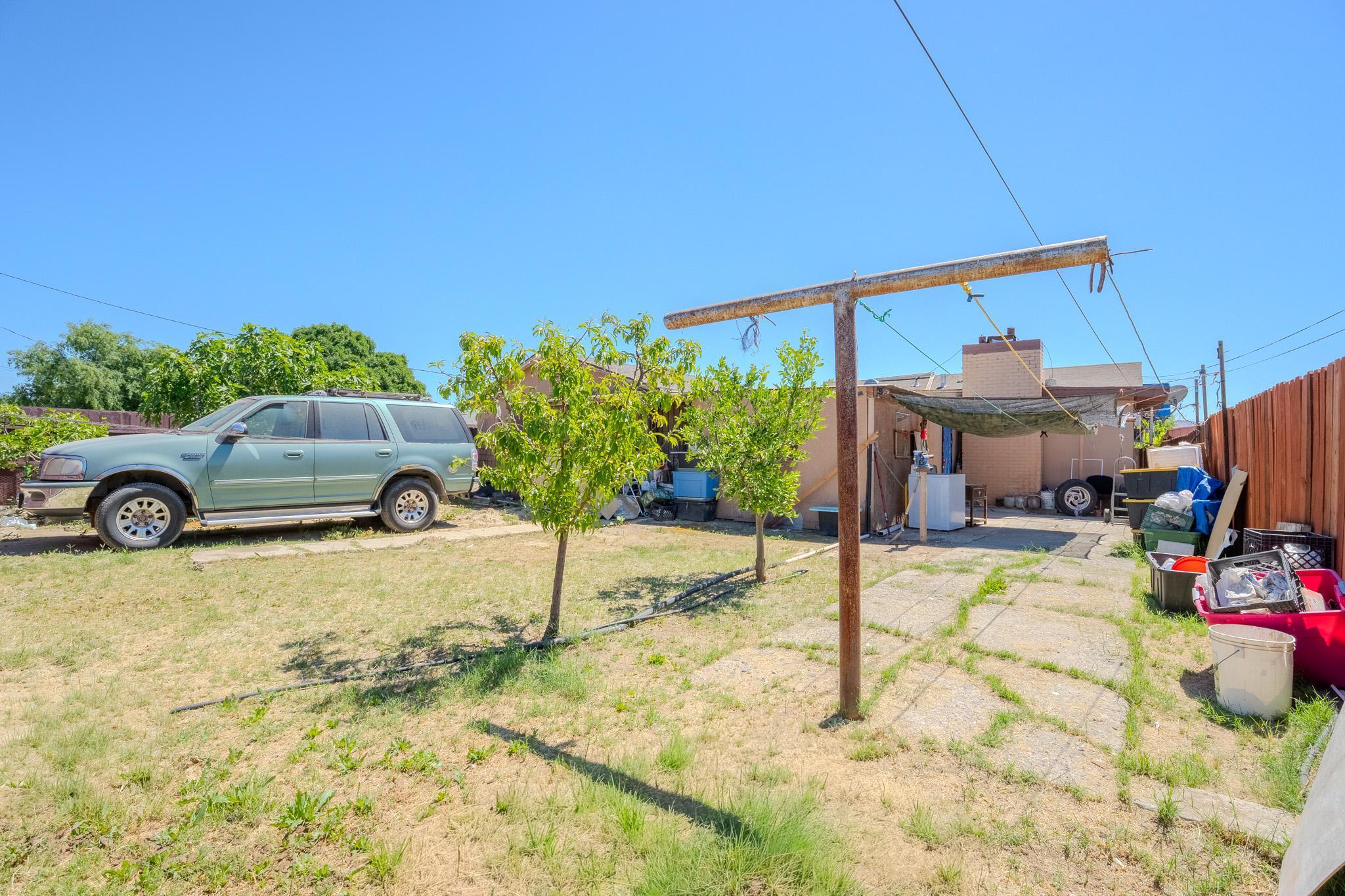 513 E Tulare St, Avenal, CA 93204