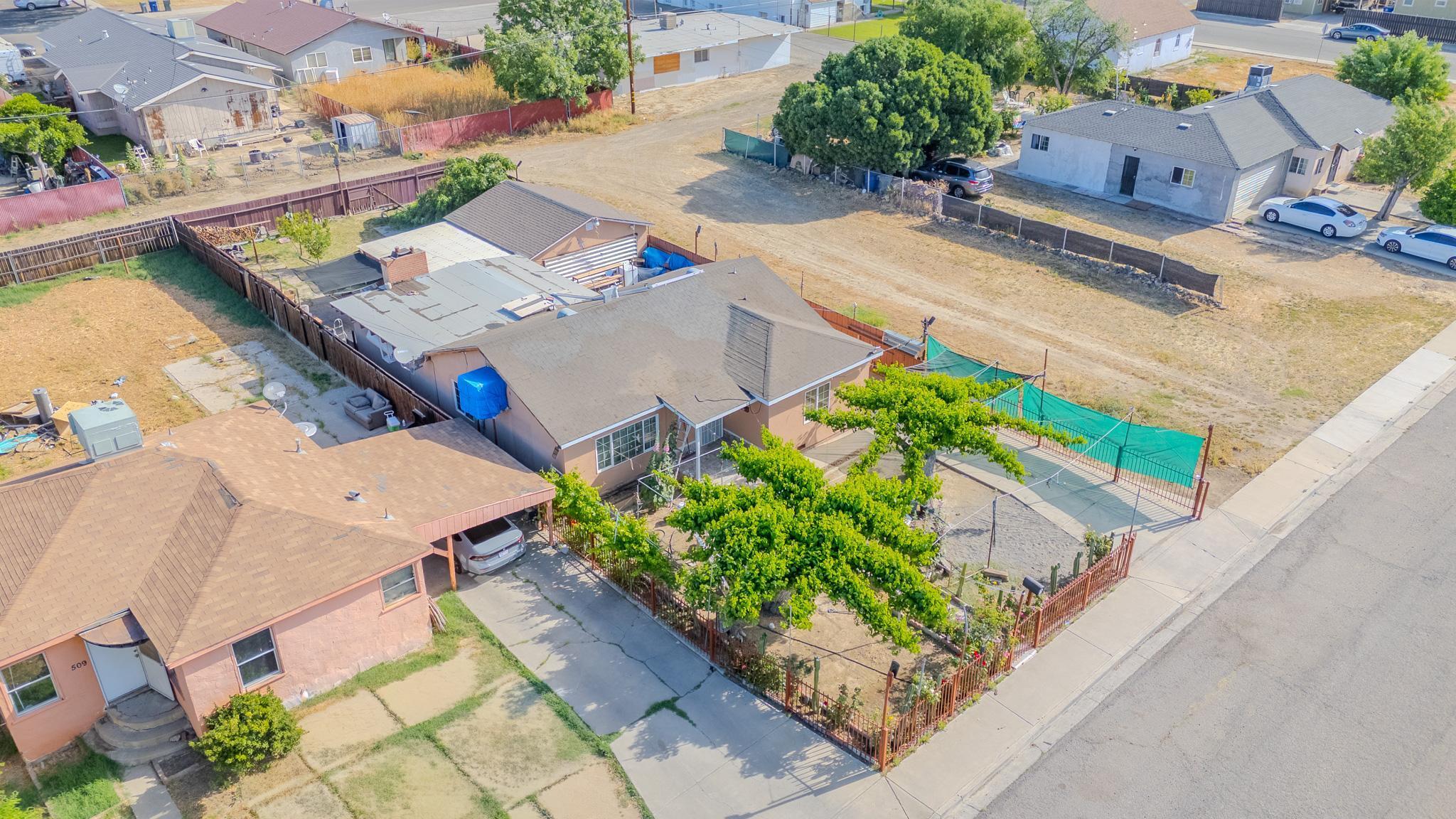 513 E Tulare St, Avenal, CA 93204