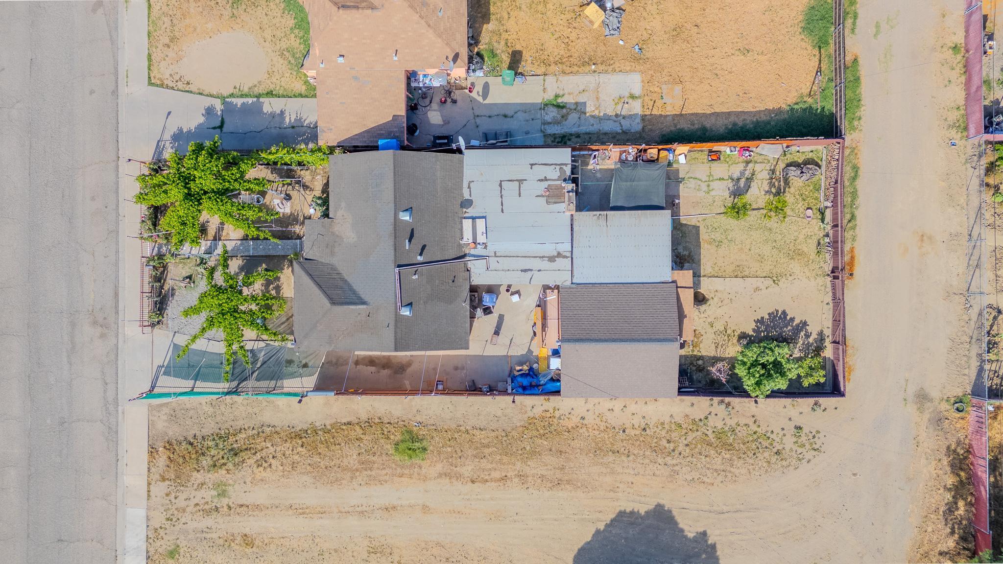 513 E Tulare St, Avenal, CA 93204