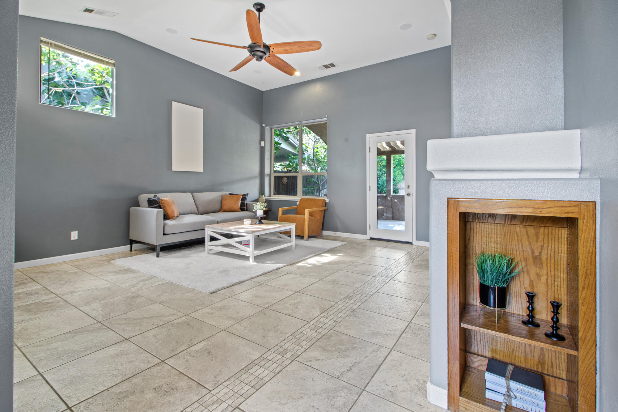 1602 E La Vida Ct, Visalia, CA 93292