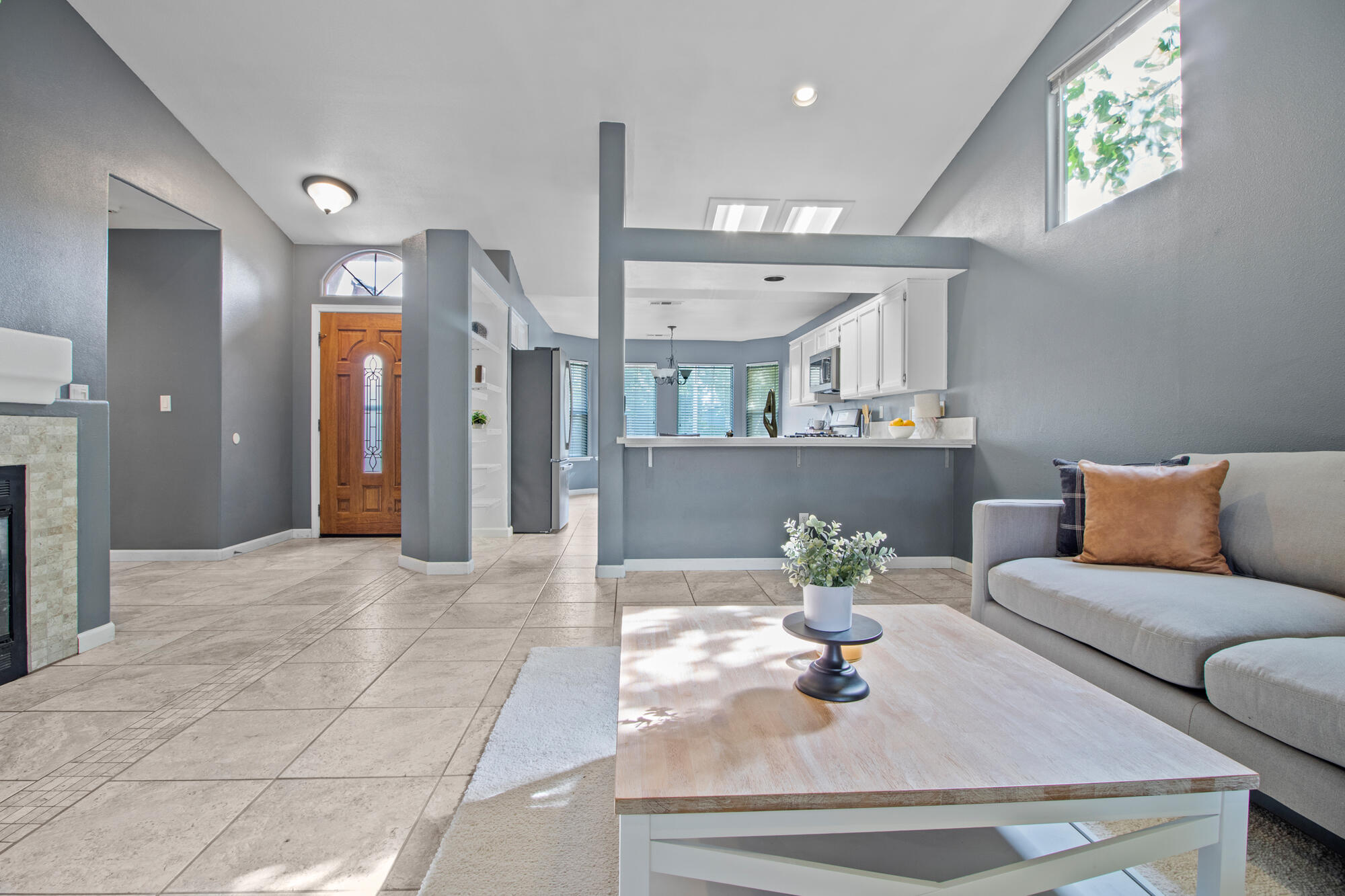 1602 E La Vida Ct, Visalia, CA 93292