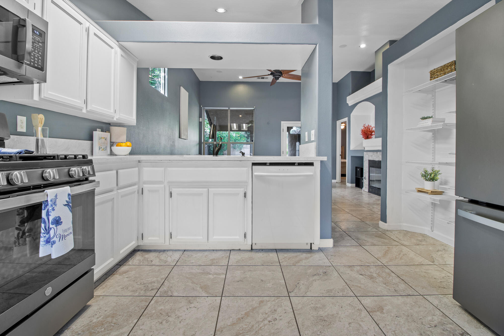 1602 E La Vida Ct, Visalia, CA 93292