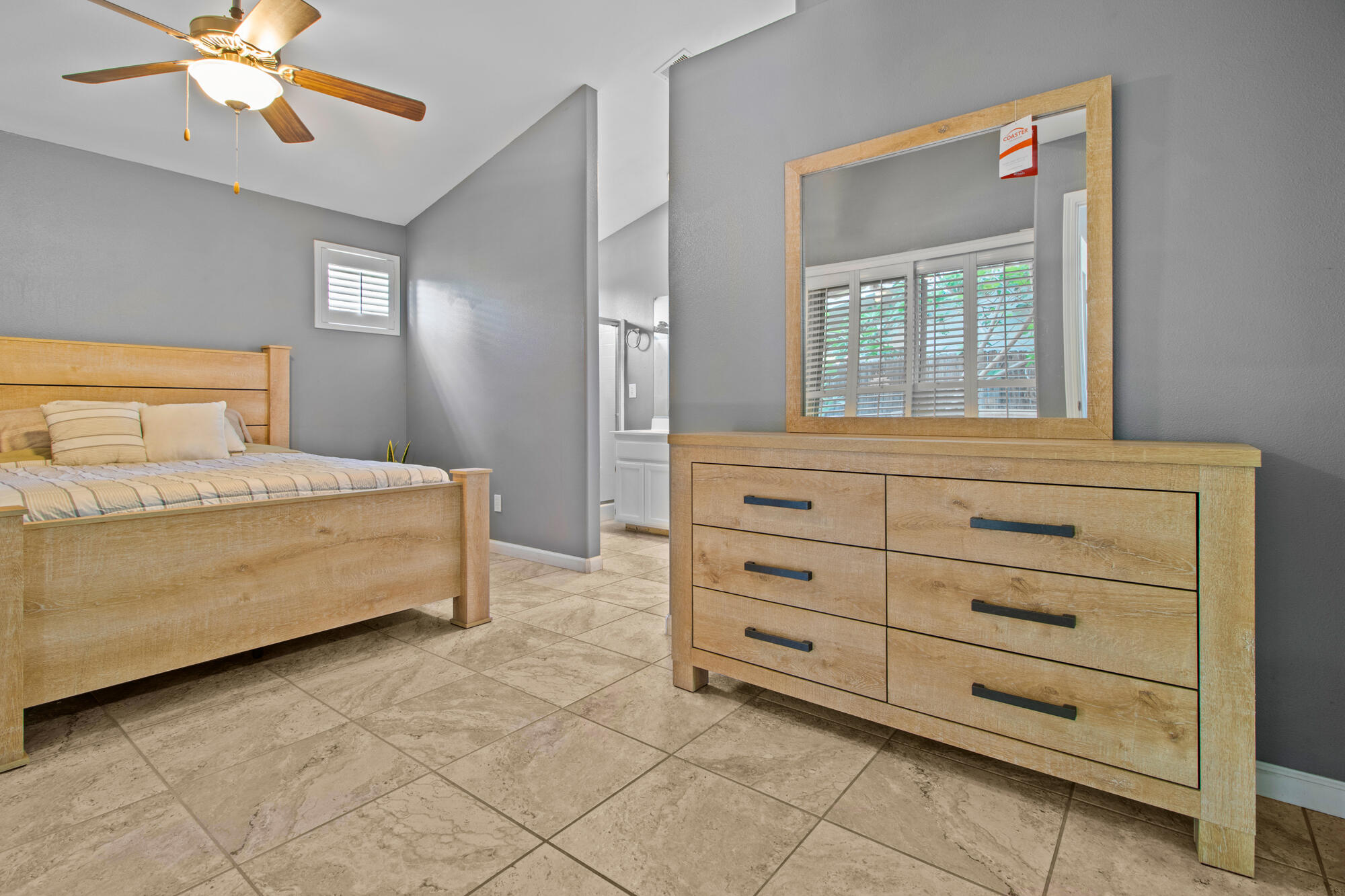 1602 E La Vida Ct, Visalia, CA 93292