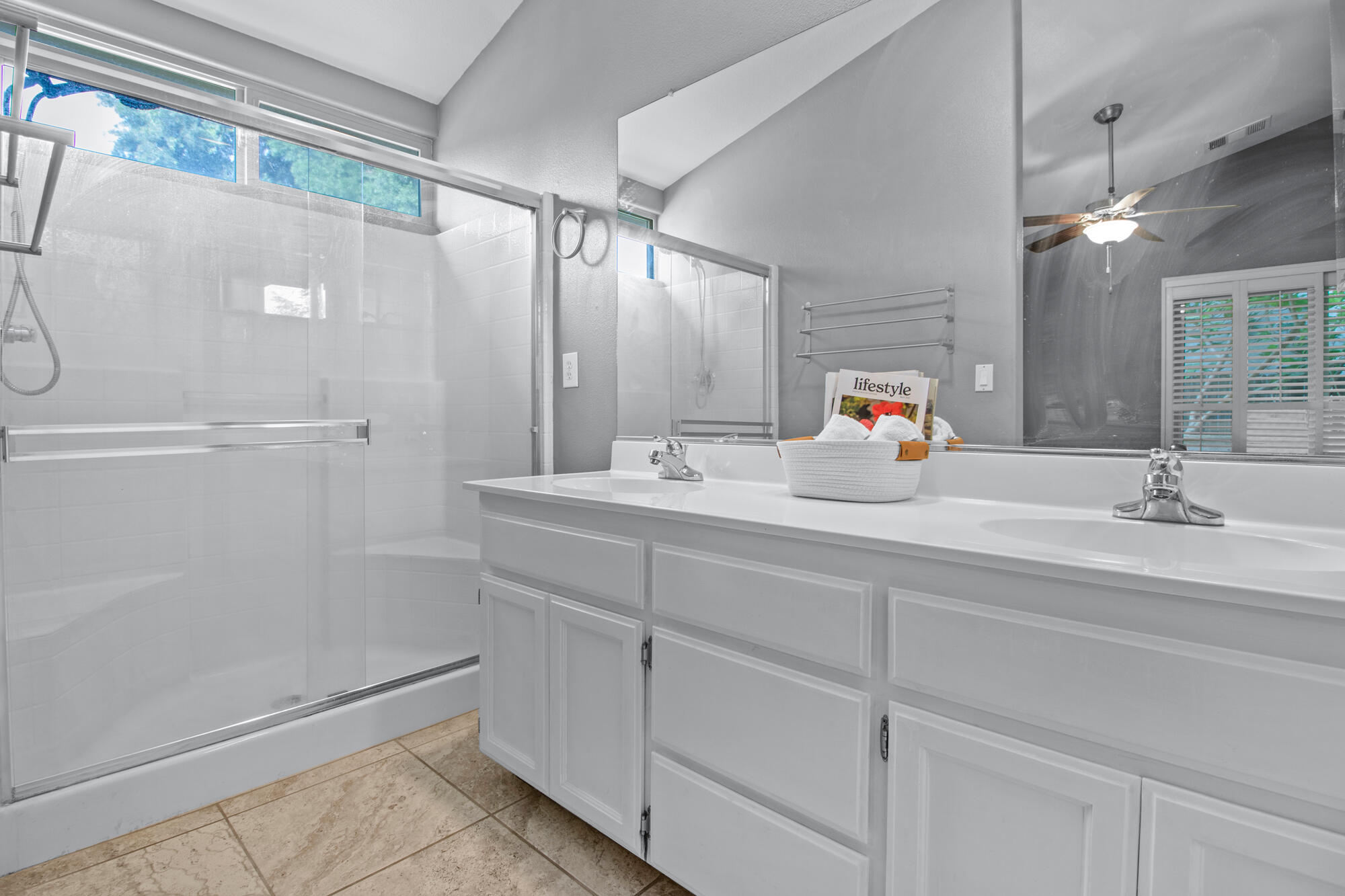 1602 E La Vida Ct, Visalia, CA 93292