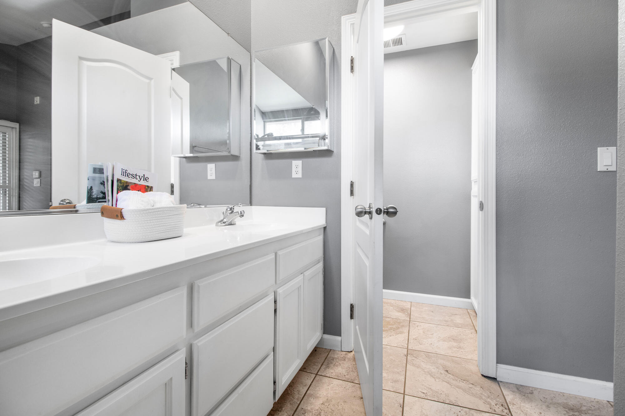 1602 E La Vida Ct, Visalia, CA 93292